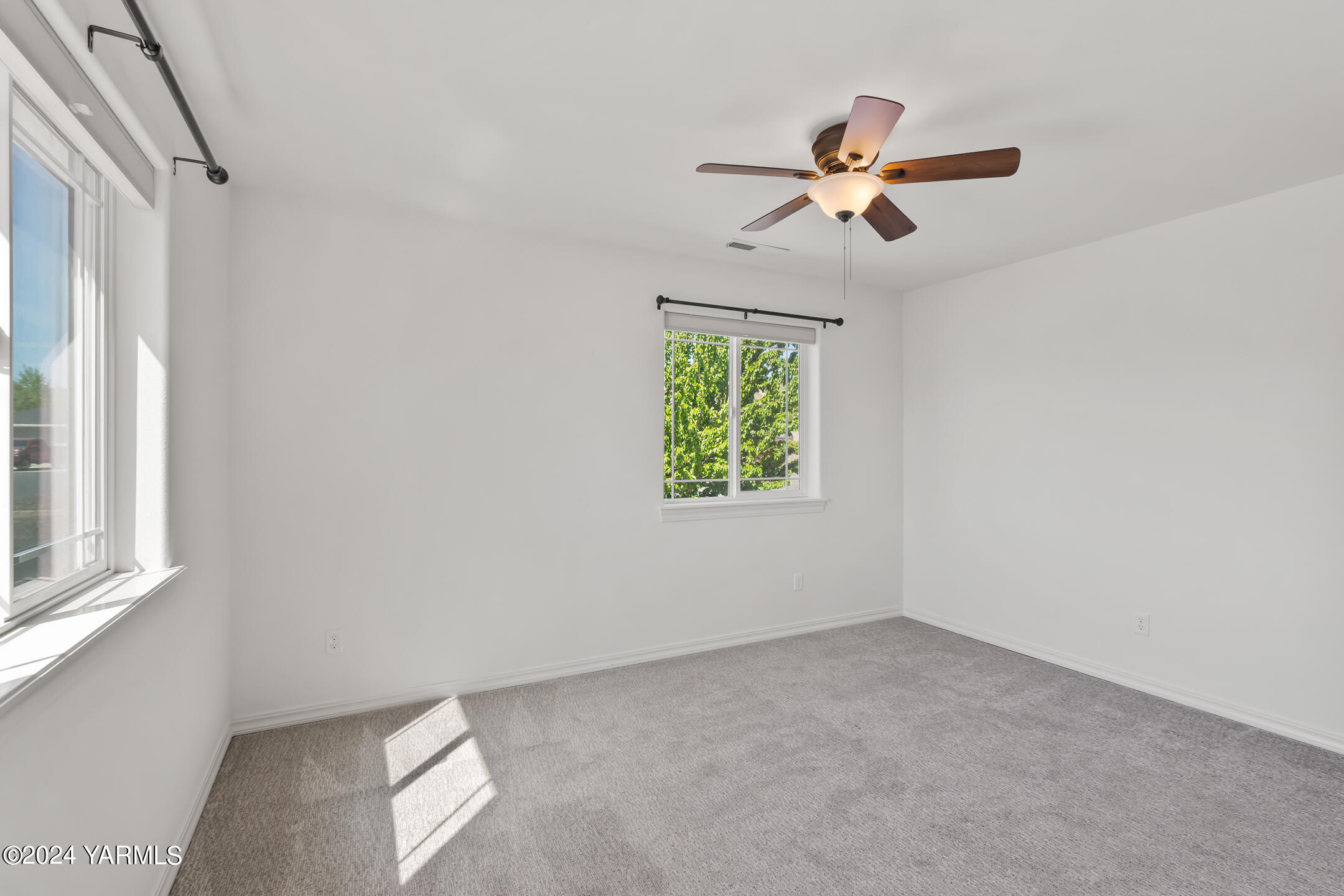 13705 S Grandview Ln