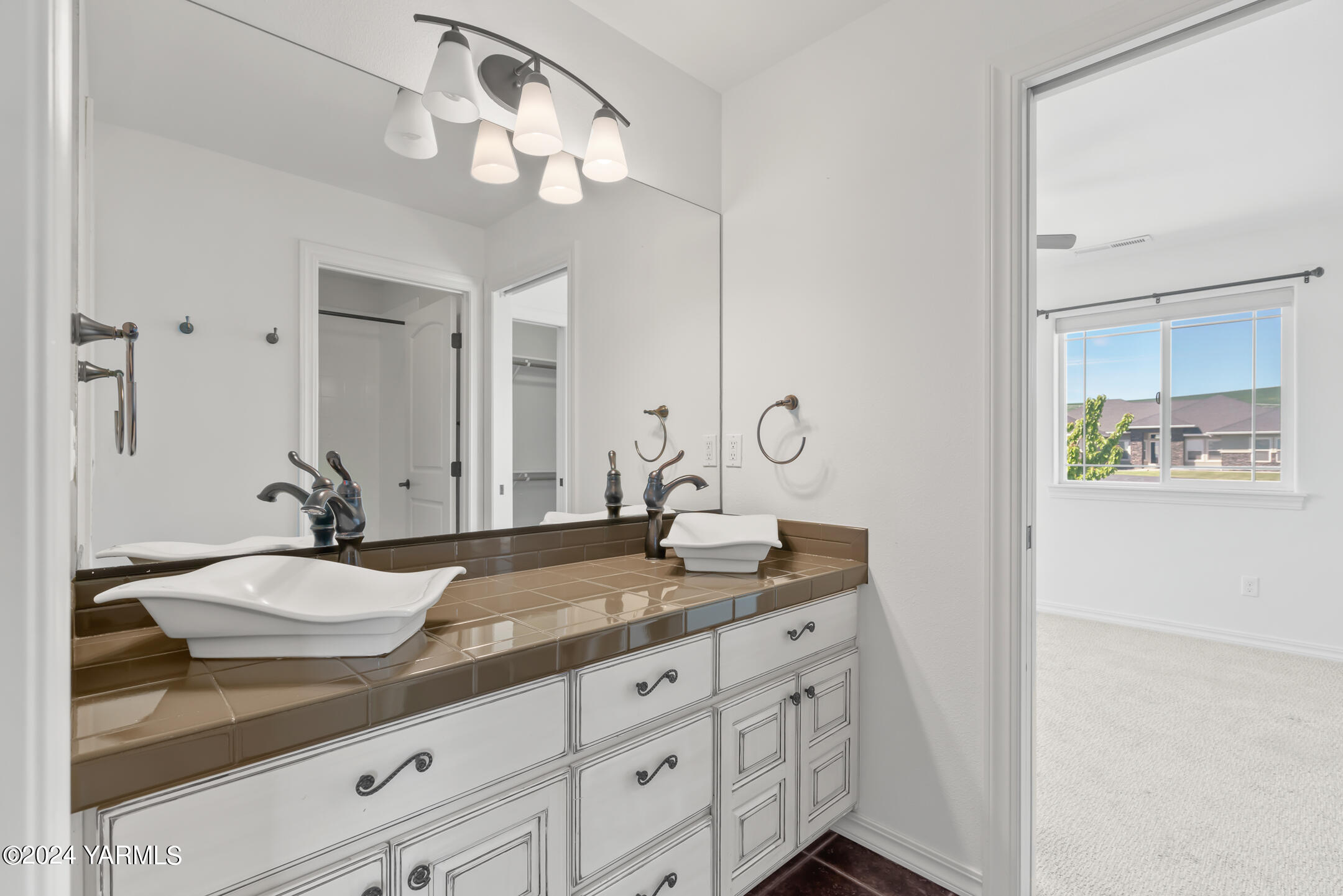 13705 S Grandview Ln