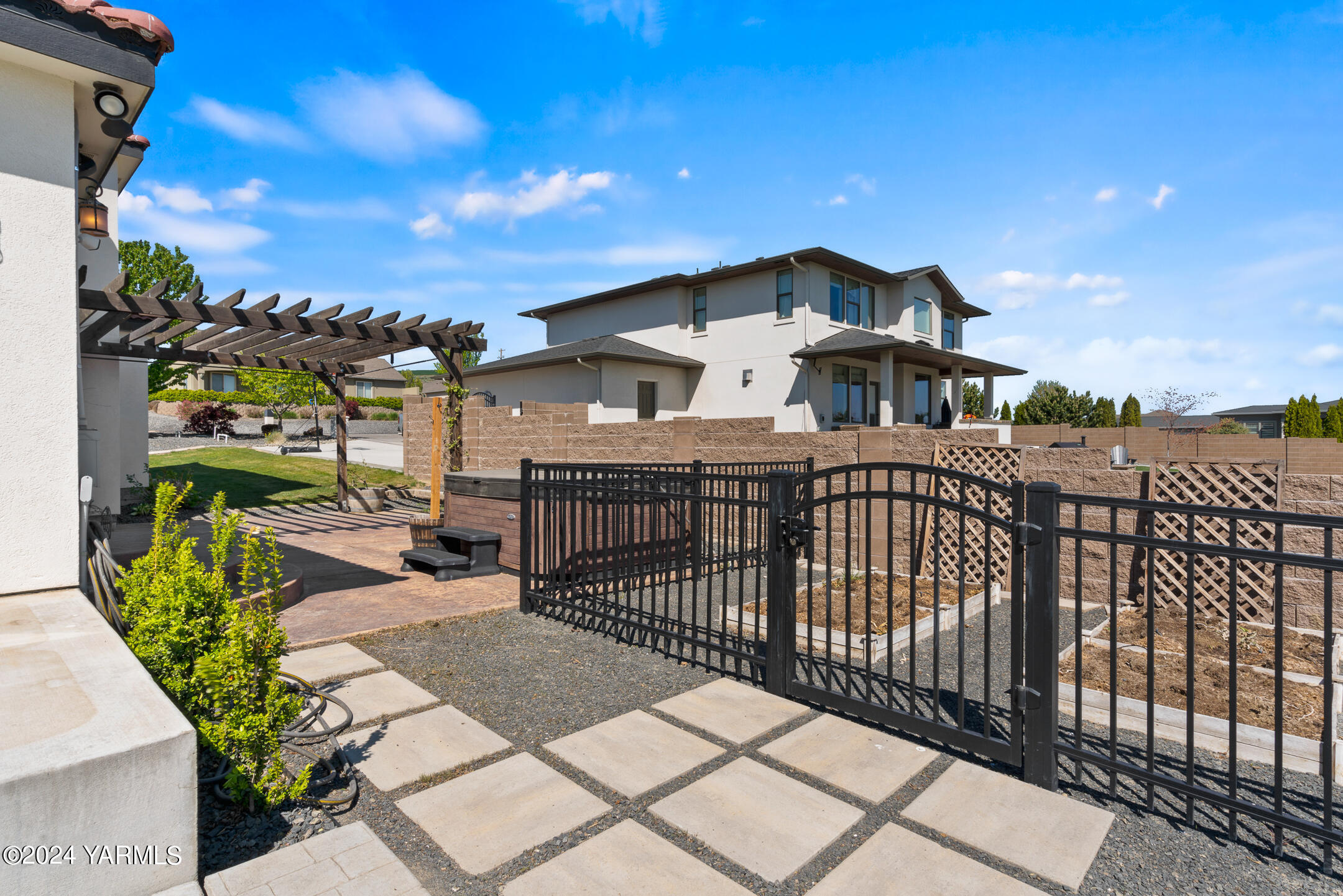 13705 S Grandview Ln