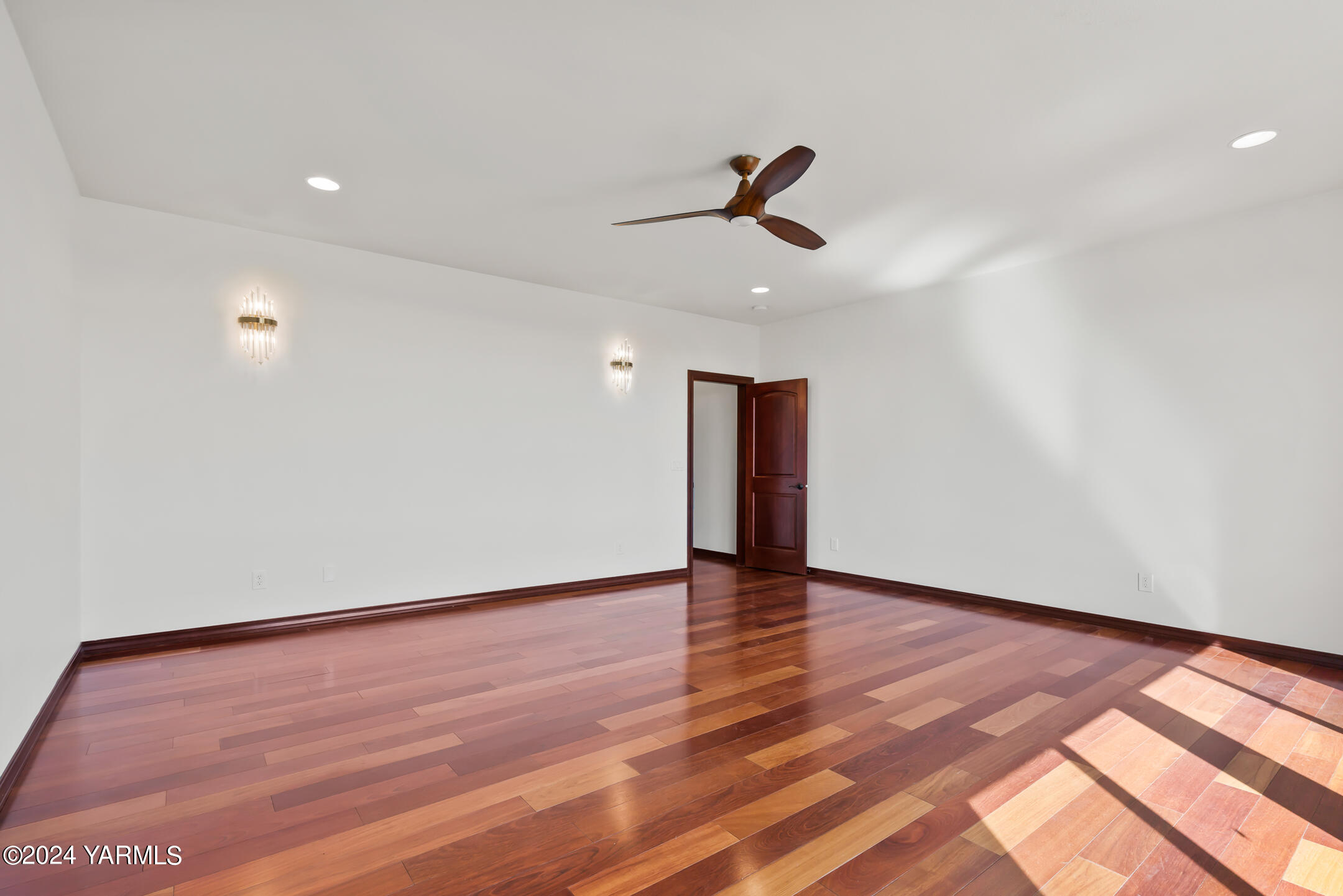 13705 S Grandview Ln