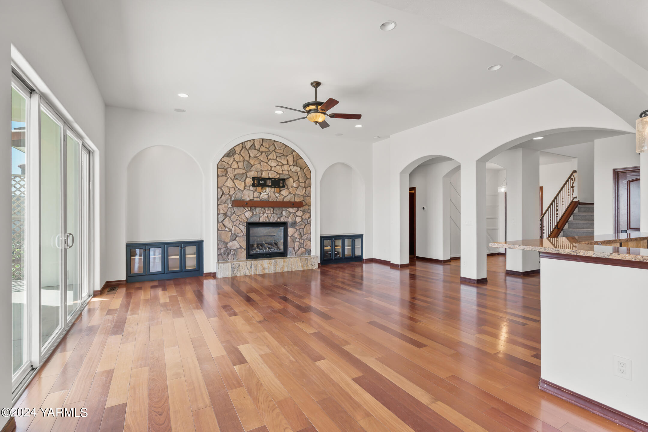 13705 S Grandview Ln