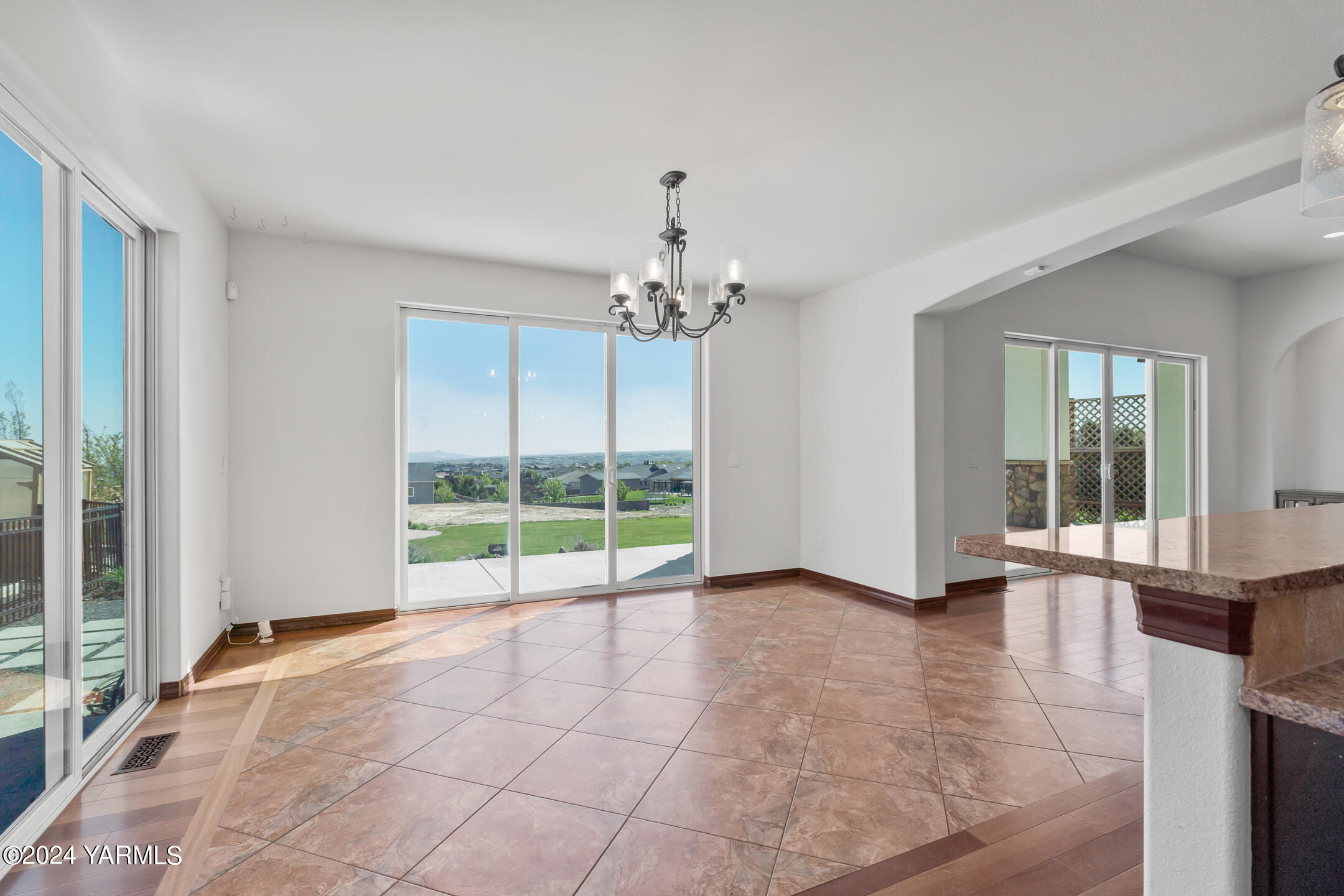 13705 S Grandview Ln