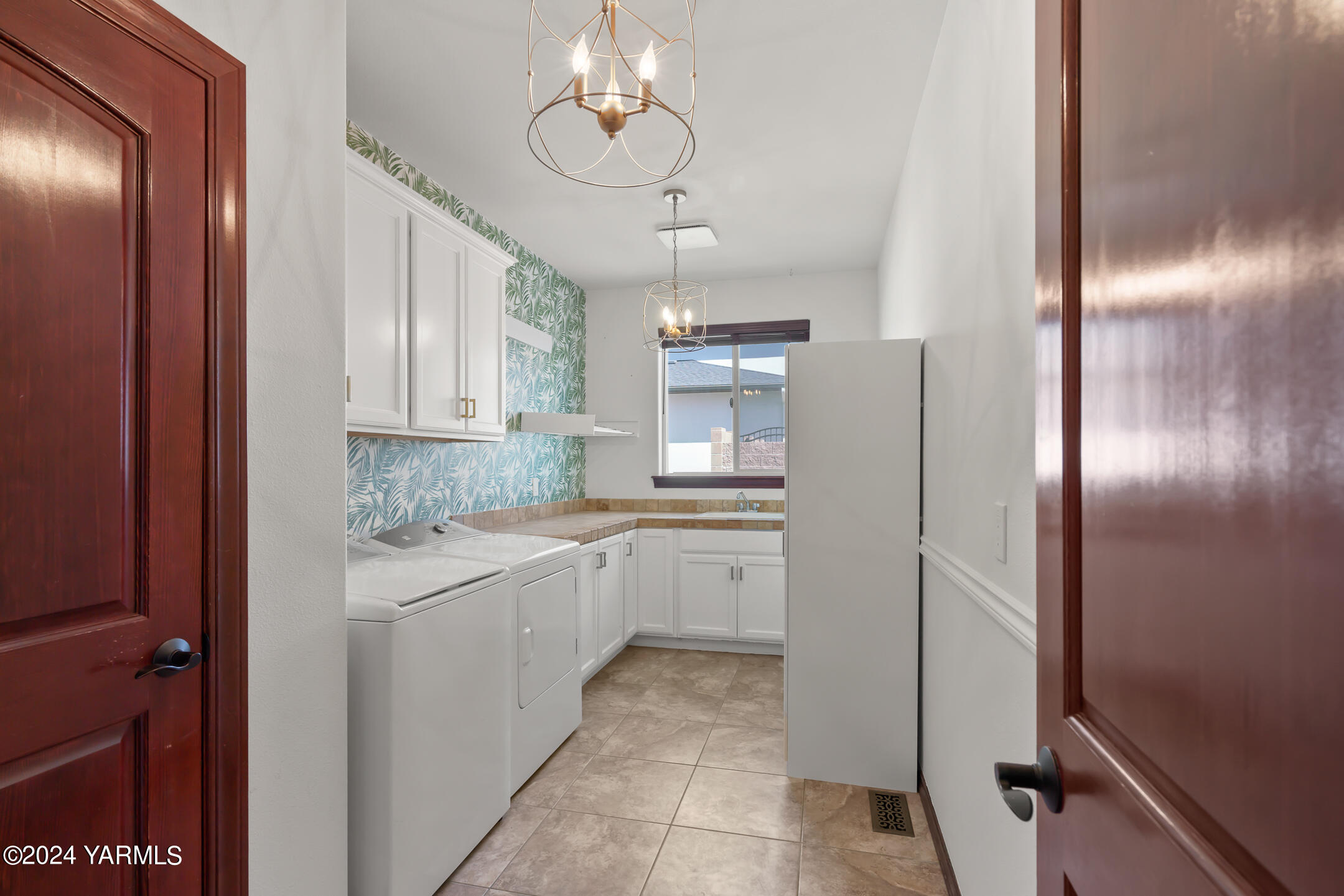 13705 S Grandview Ln