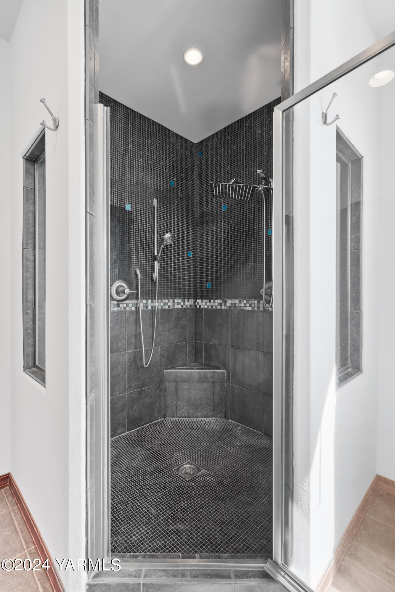 13705 S Grandview Ln