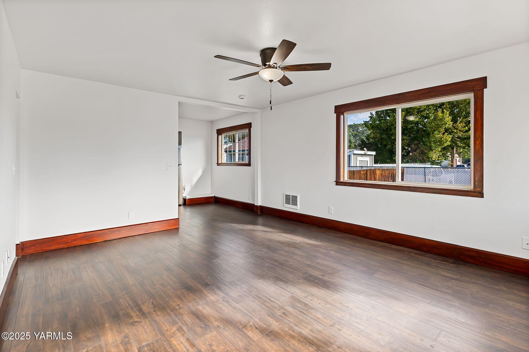 1105 W Nob Hill Blvd