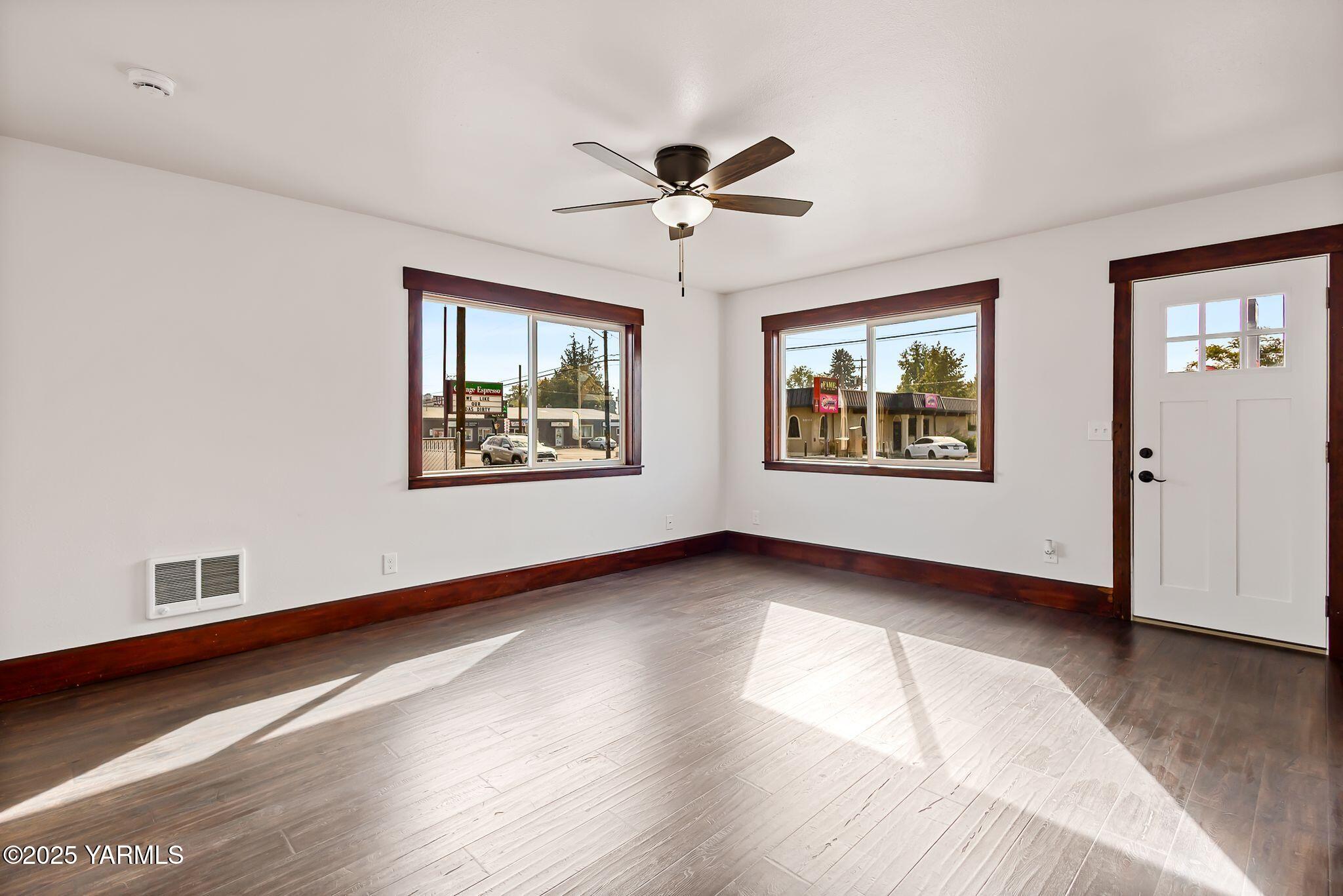 1105 W Nob Hill Blvd