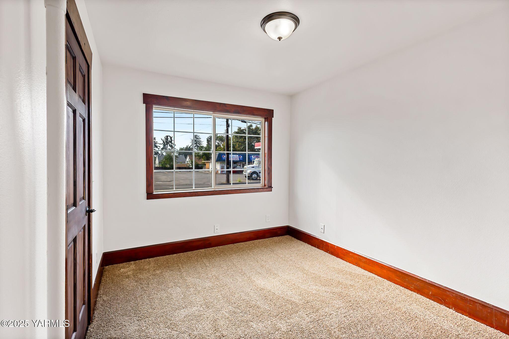 1105 W Nob Hill Blvd