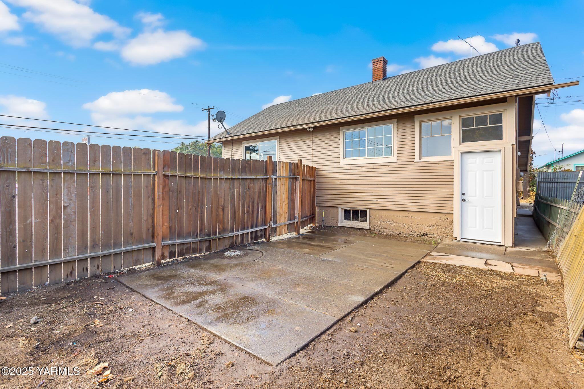 1105 W Nob Hill Blvd