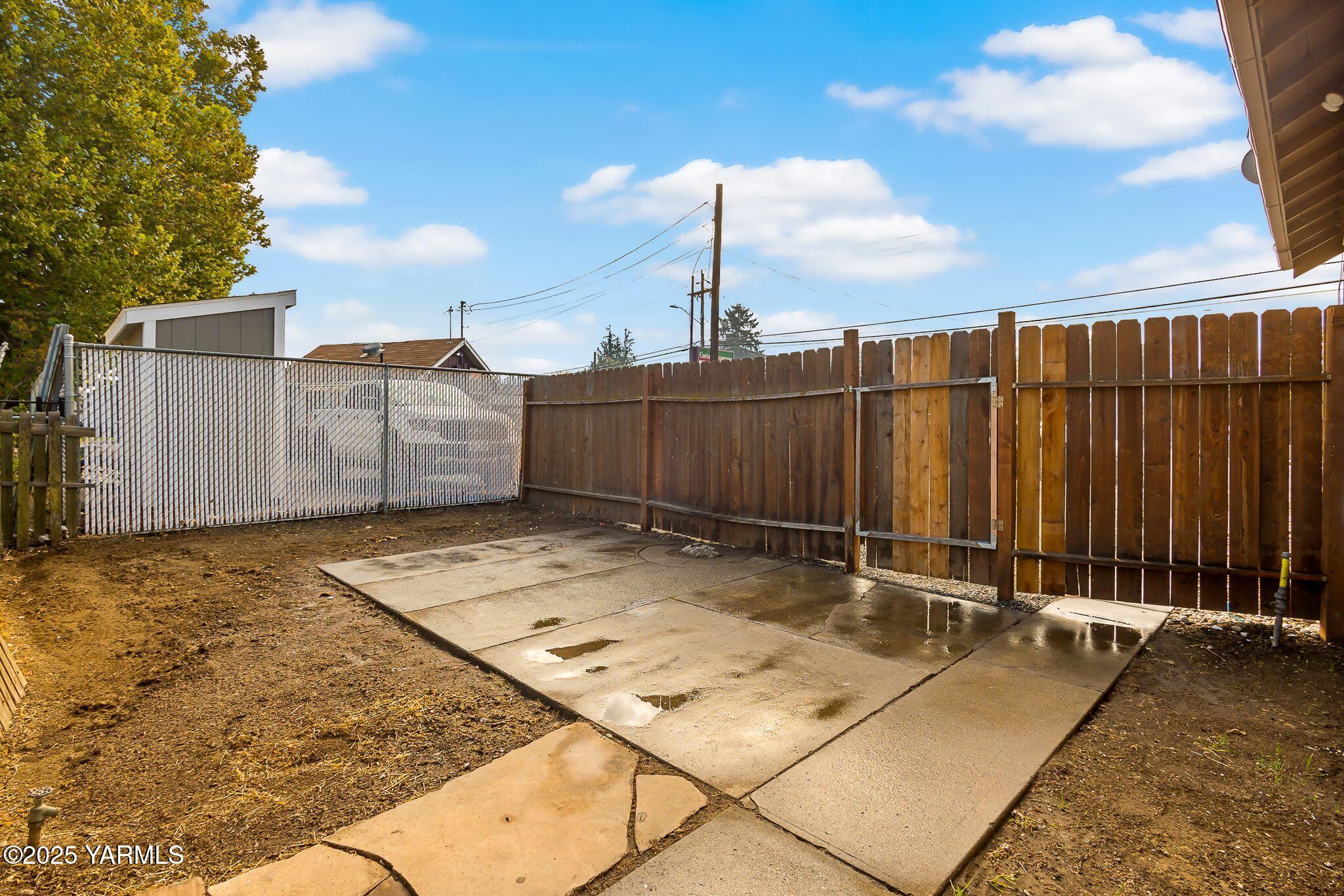 1105 W Nob Hill Blvd