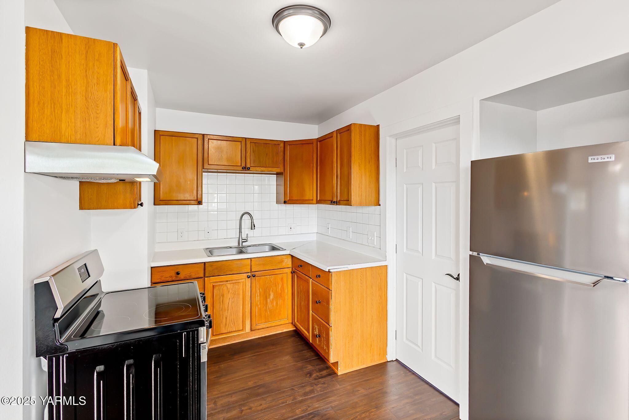 1105 W Nob Hill Blvd