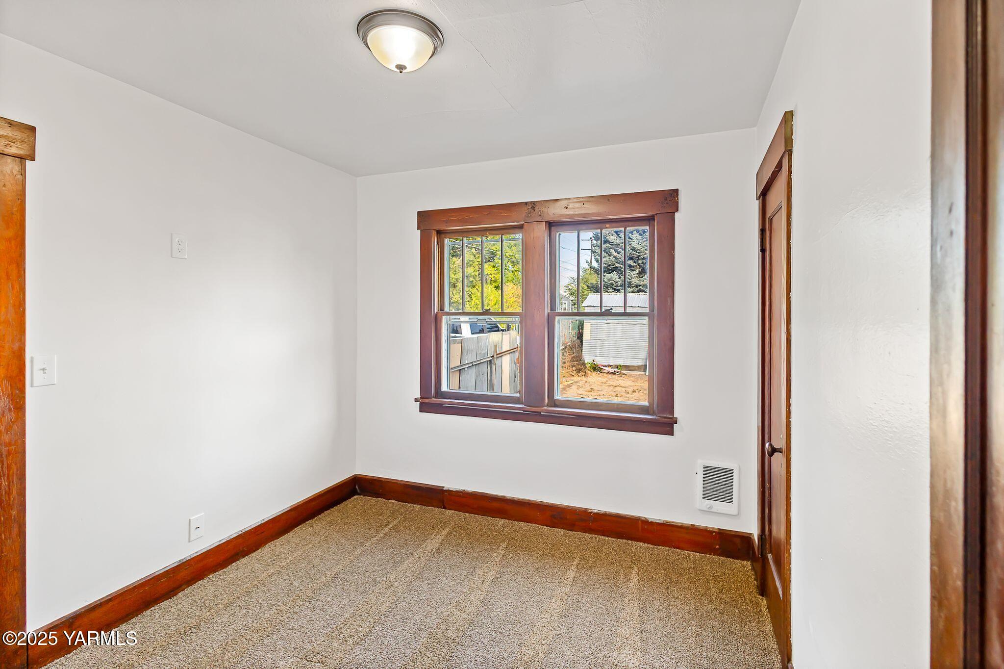 1105 W Nob Hill Blvd