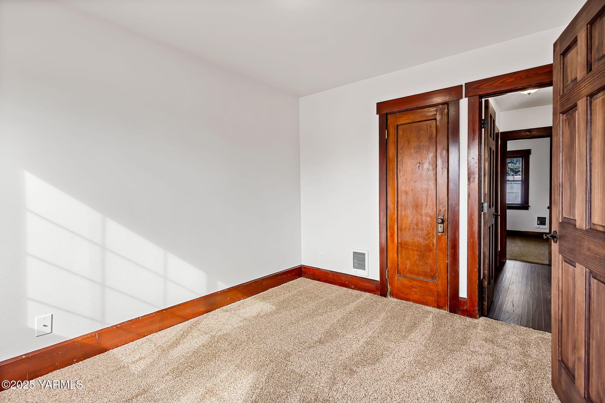 1105 W Nob Hill Blvd