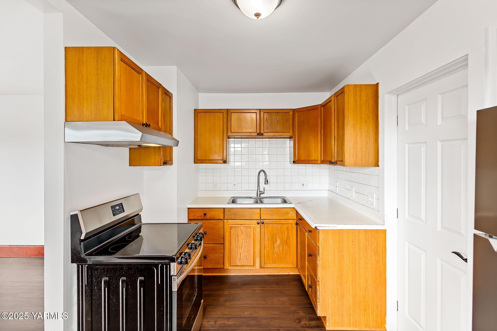 1105 W Nob Hill Blvd