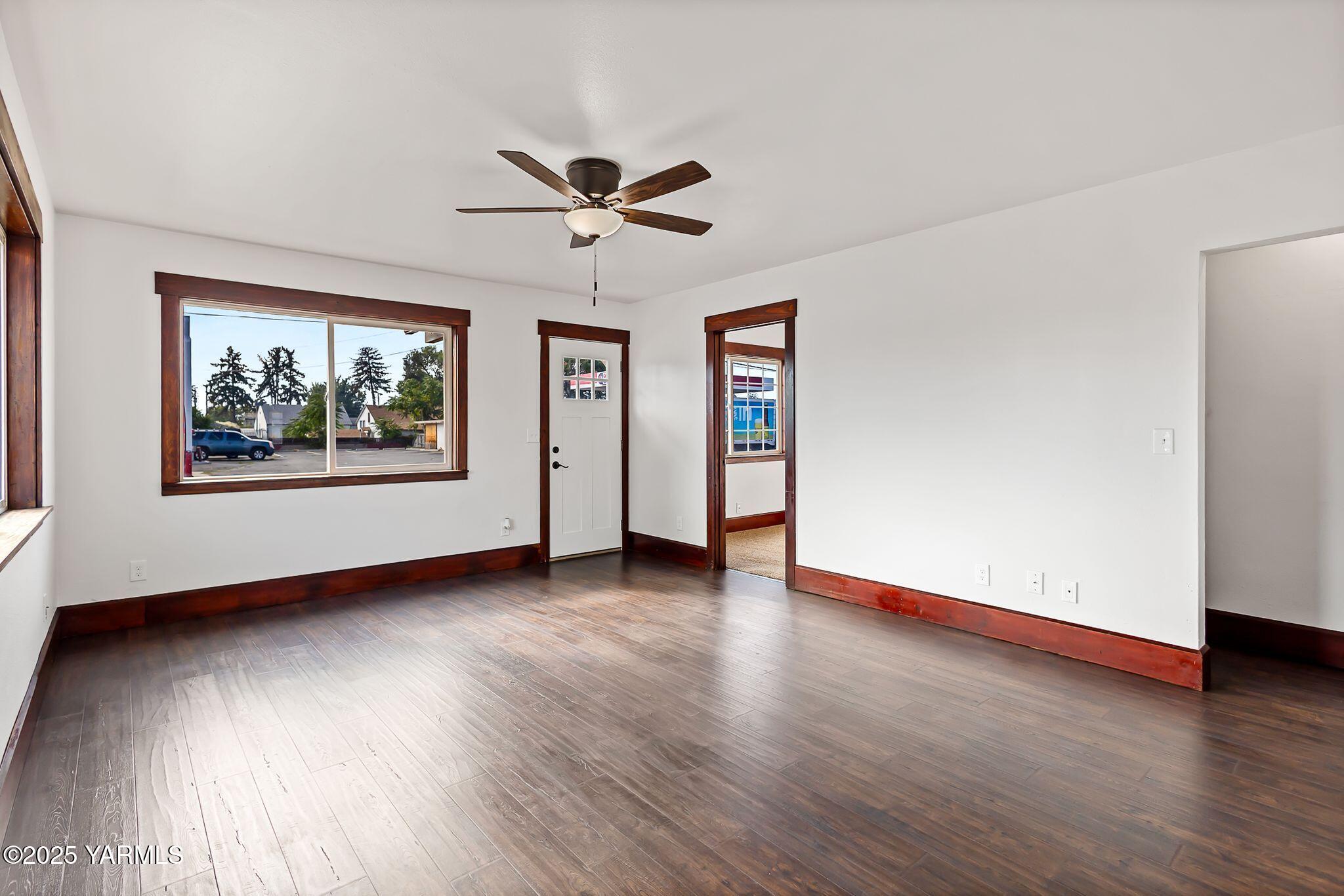 1105 W Nob Hill Blvd