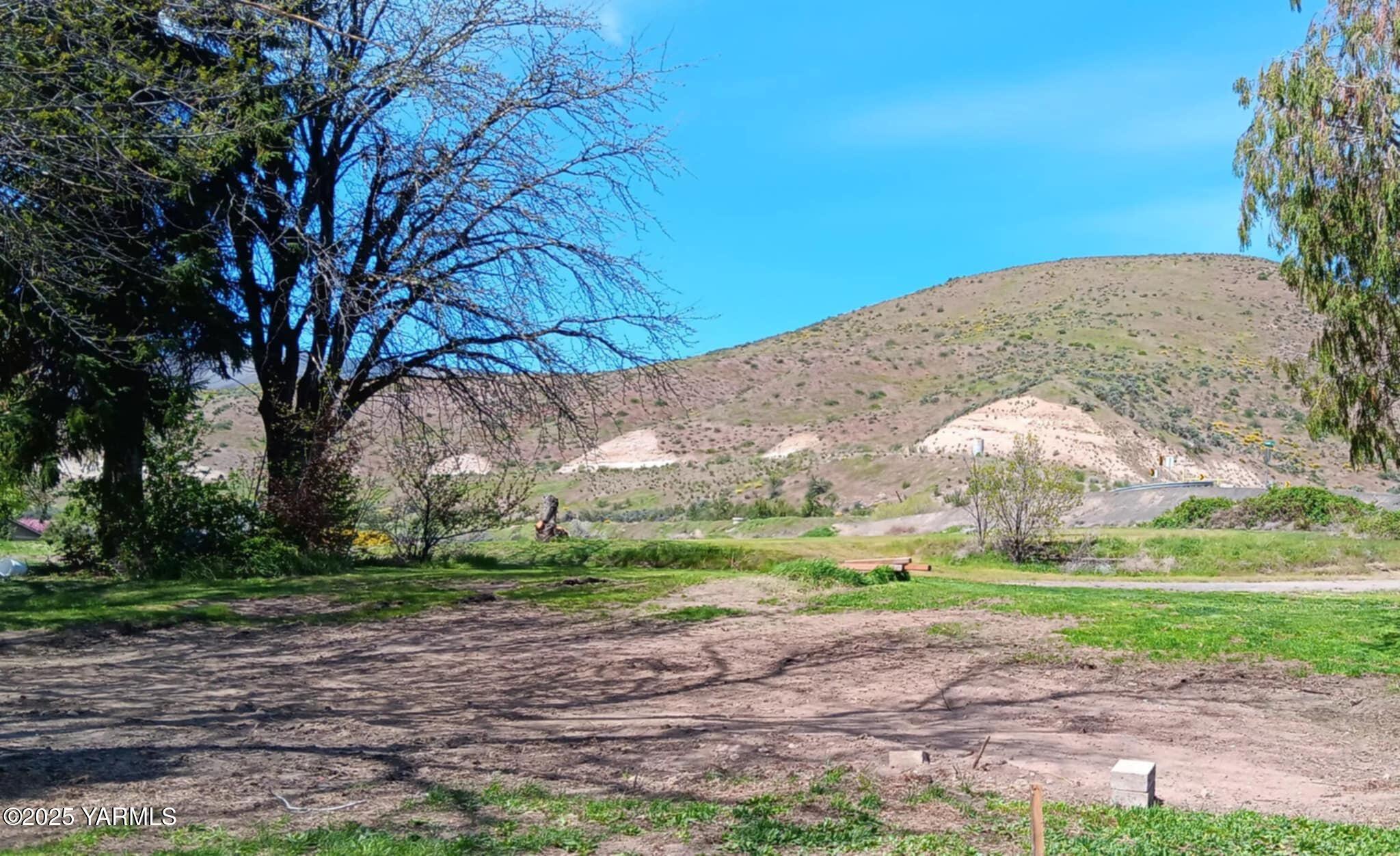 9031/9033 Old Naches Hwy