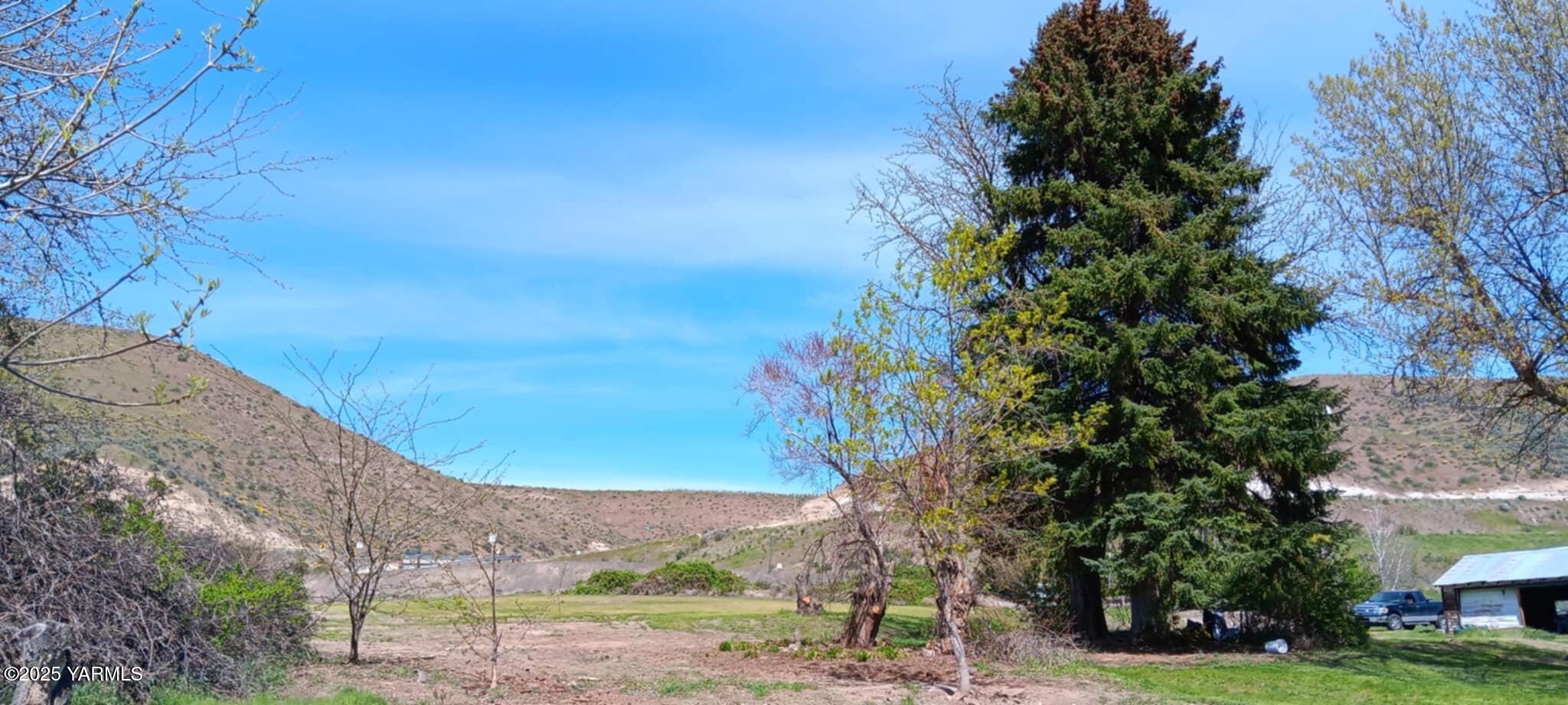 9031/9033 Old Naches Hwy