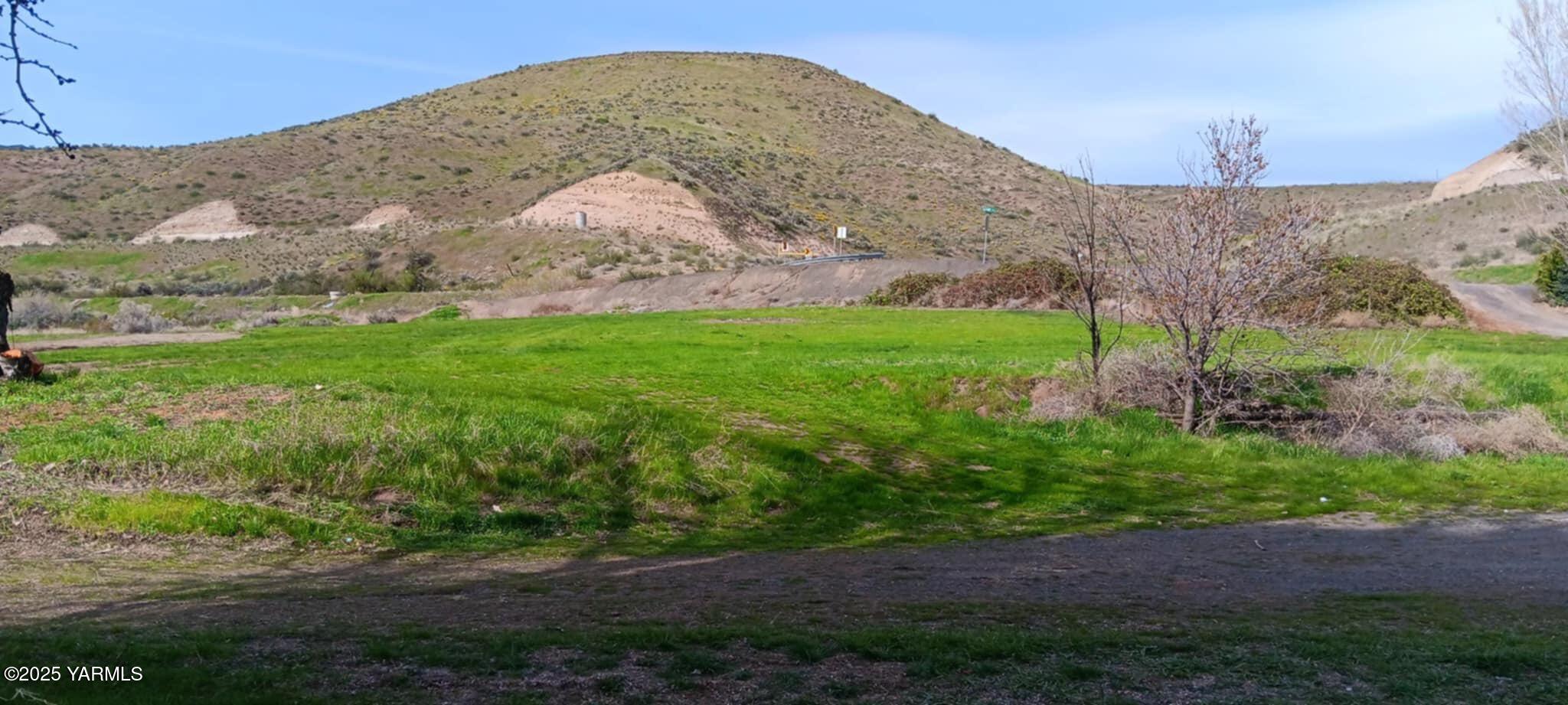 9031/9033 Old Naches Hwy