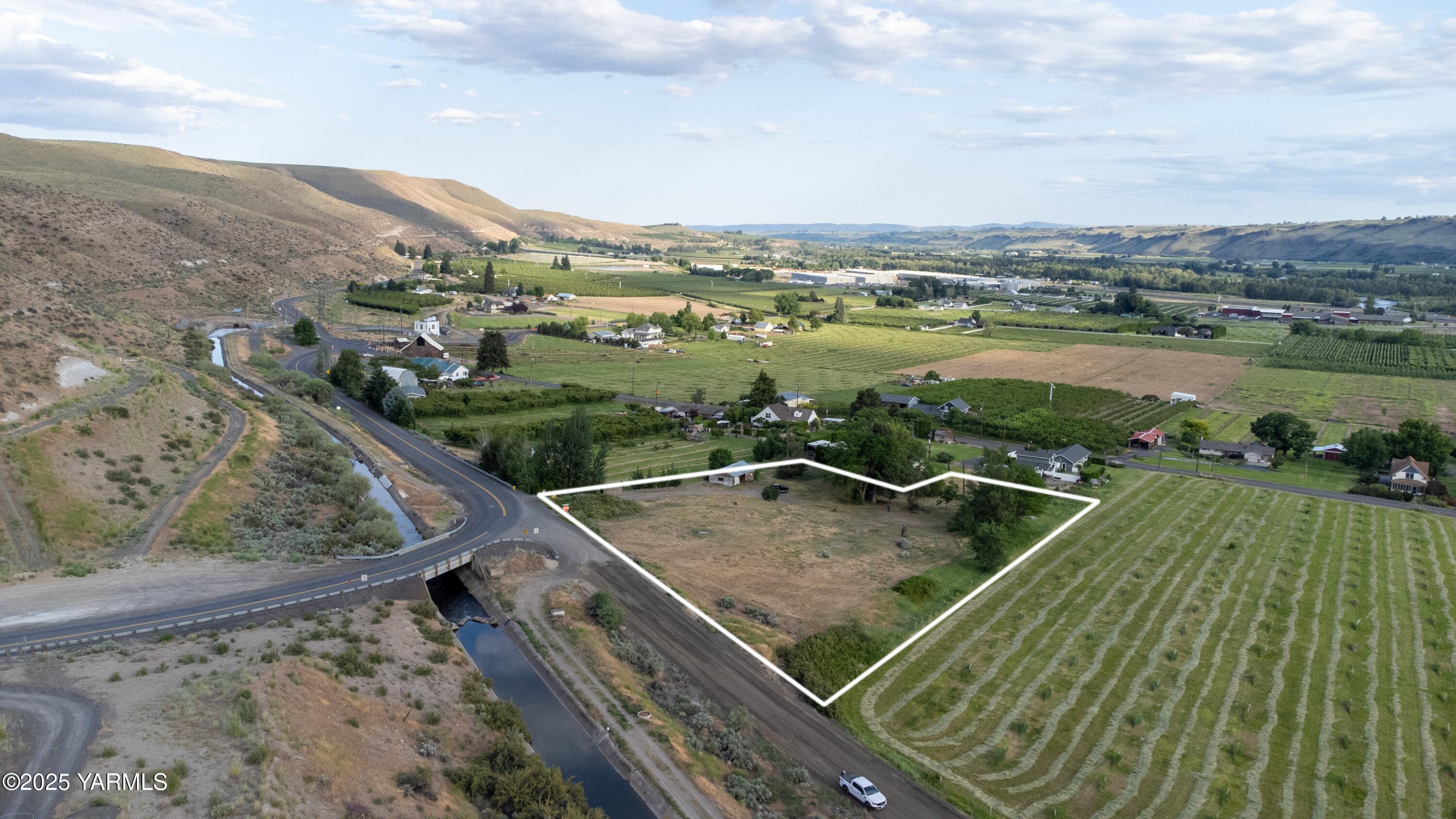 9031/9033 Old Naches Hwy