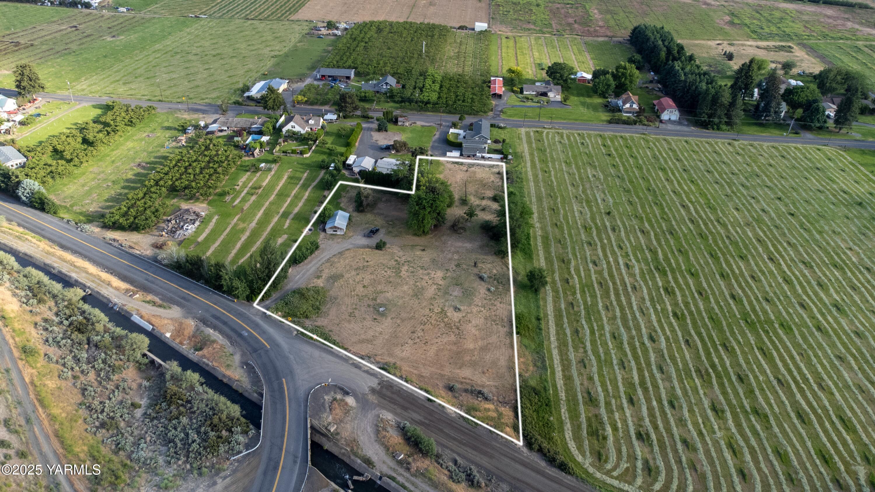 9031/9033 Old Naches Hwy