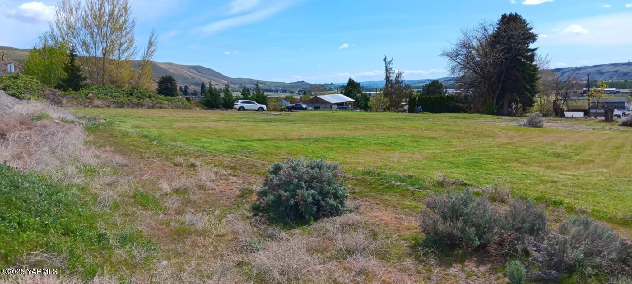 9031/9033 Old Naches Hwy