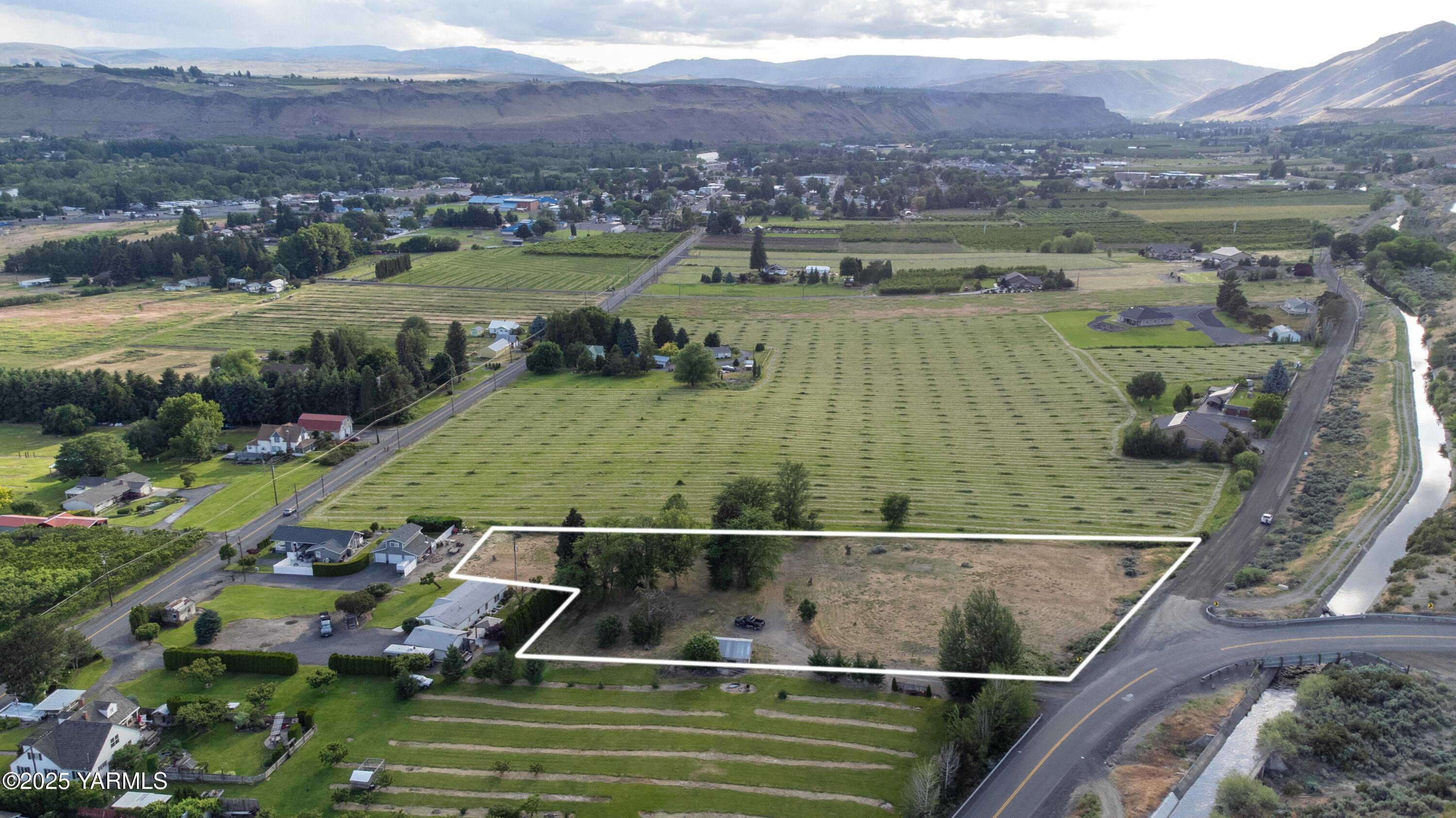 9031/9033 Old Naches Hwy