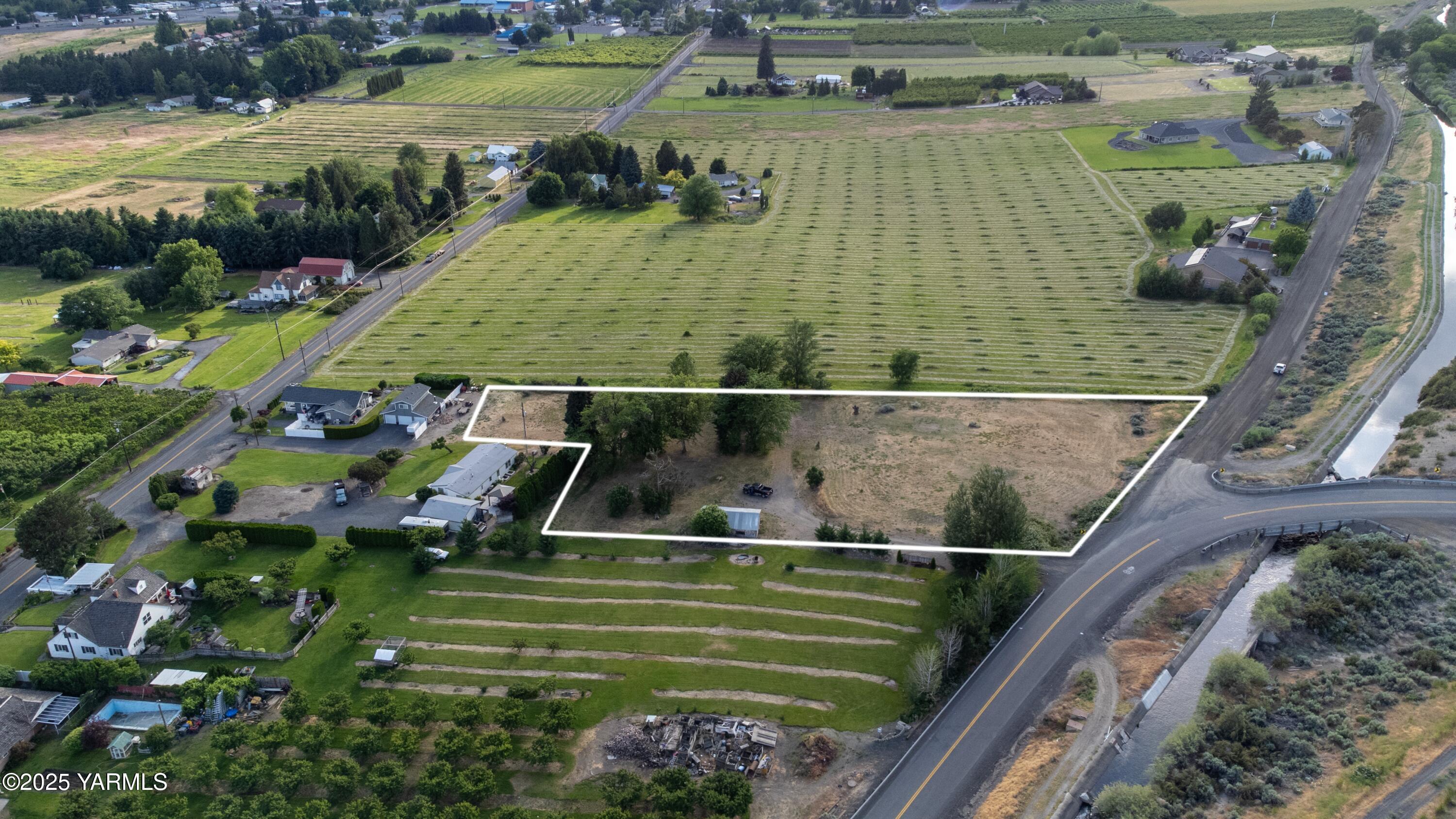 9031/9033 Old Naches Hwy