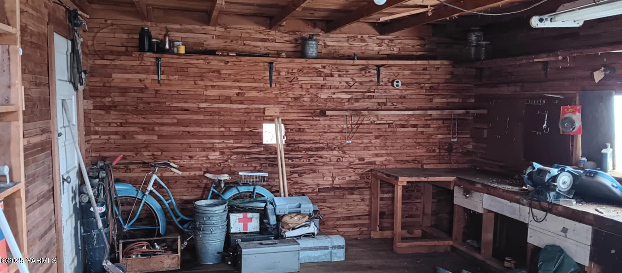 9031/9033 Old Naches Hwy