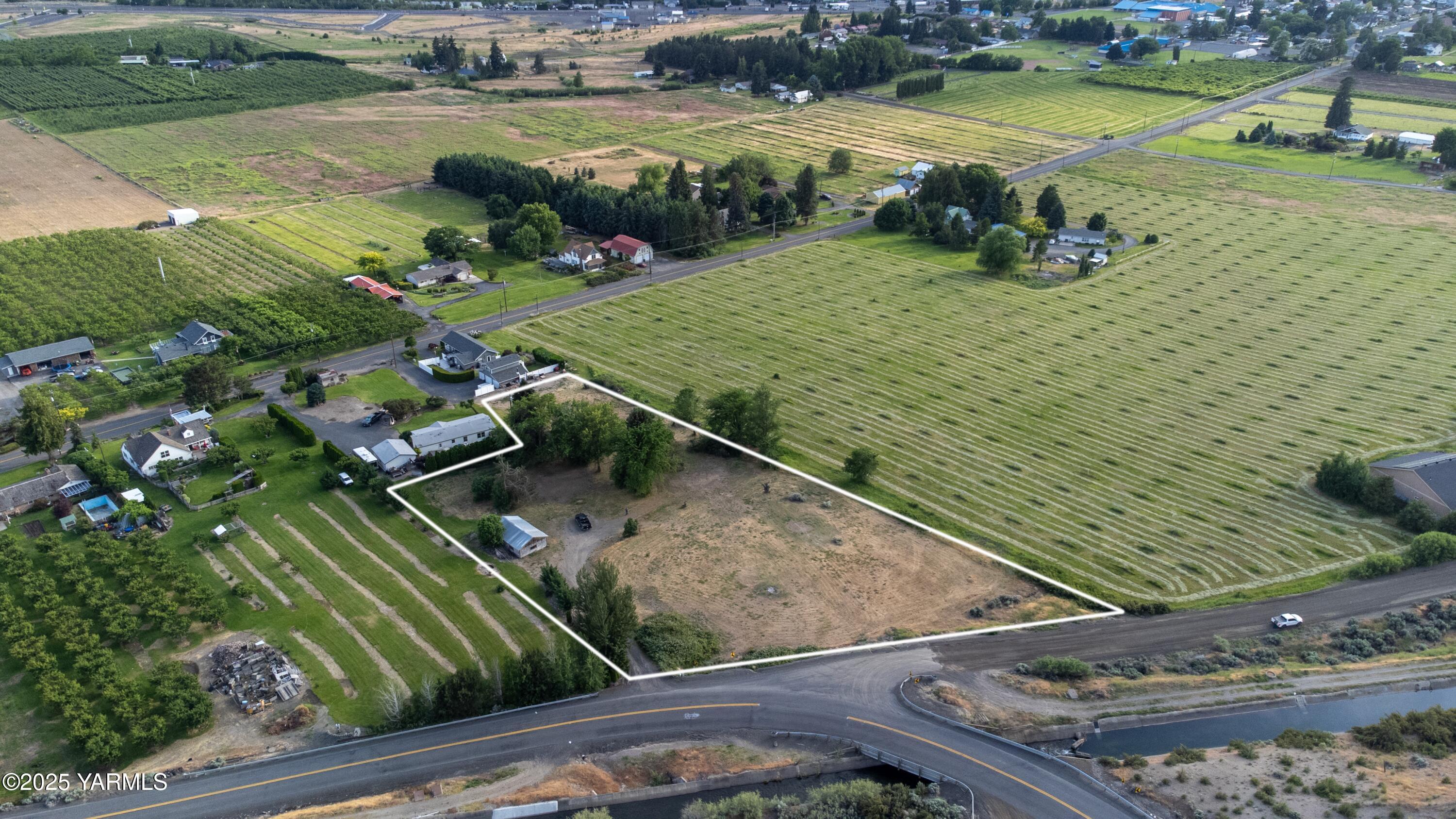 9031/9033 Old Naches Hwy