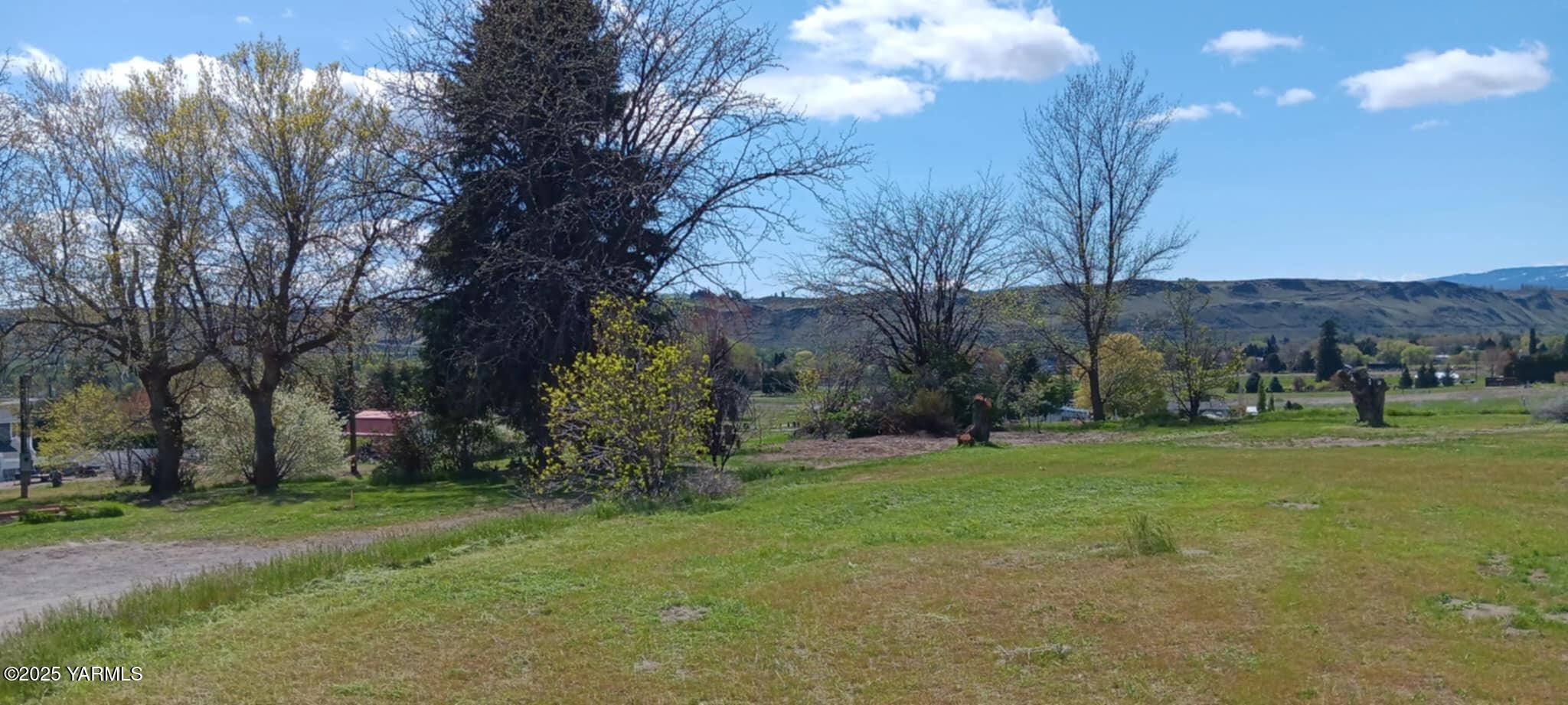 9031/9033 Old Naches Hwy