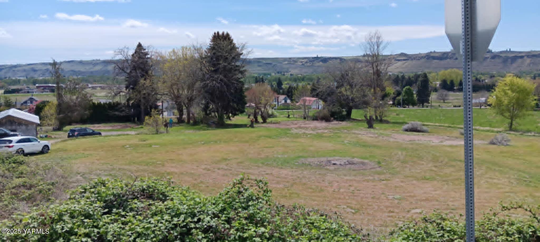 9031/9033 Old Naches Hwy