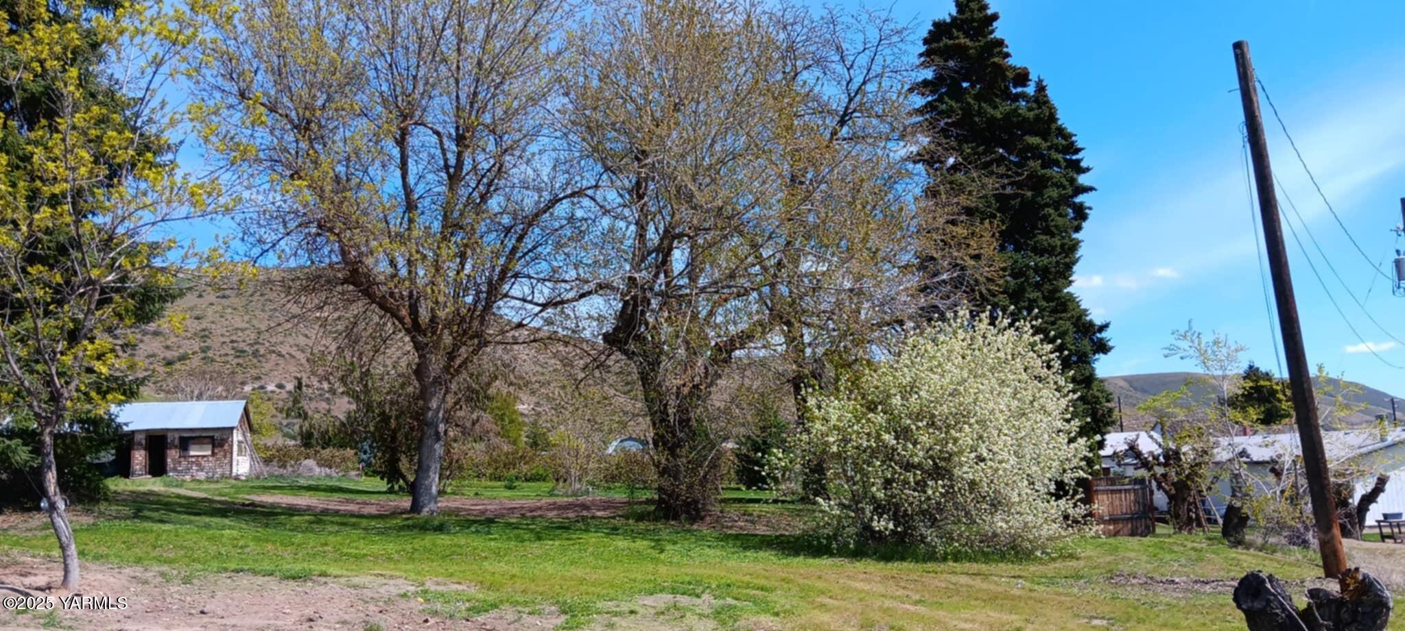 9031/9033 Old Naches Hwy