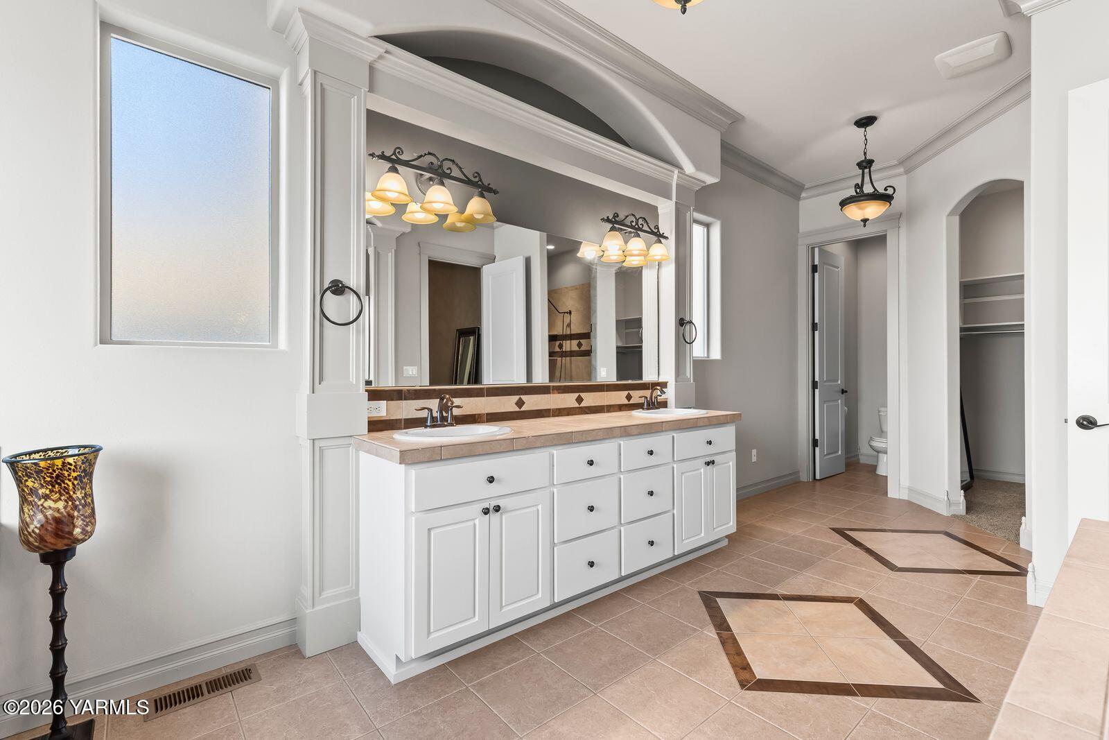 7205 Englewood Hill Pl