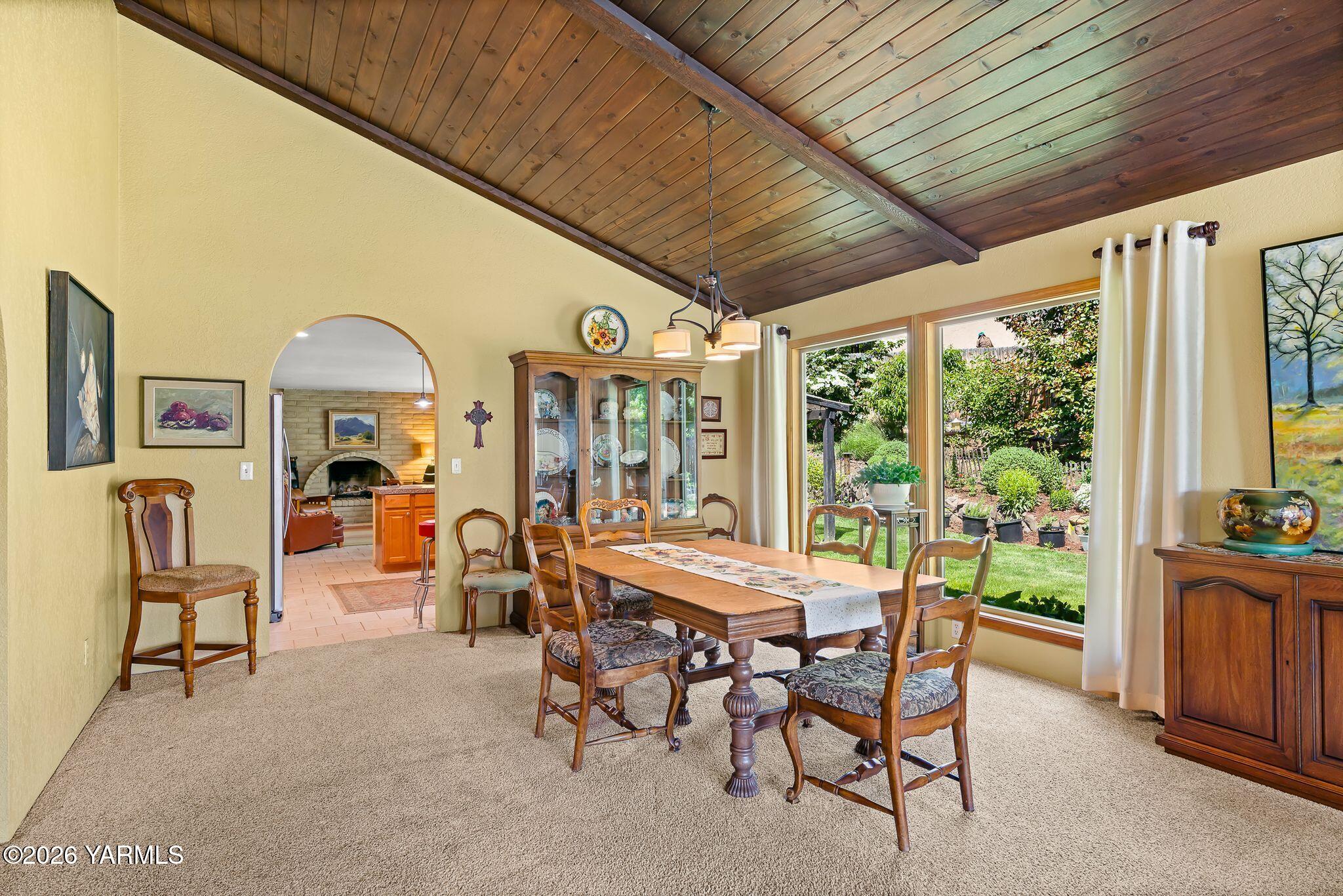 4503 Surrey Ln