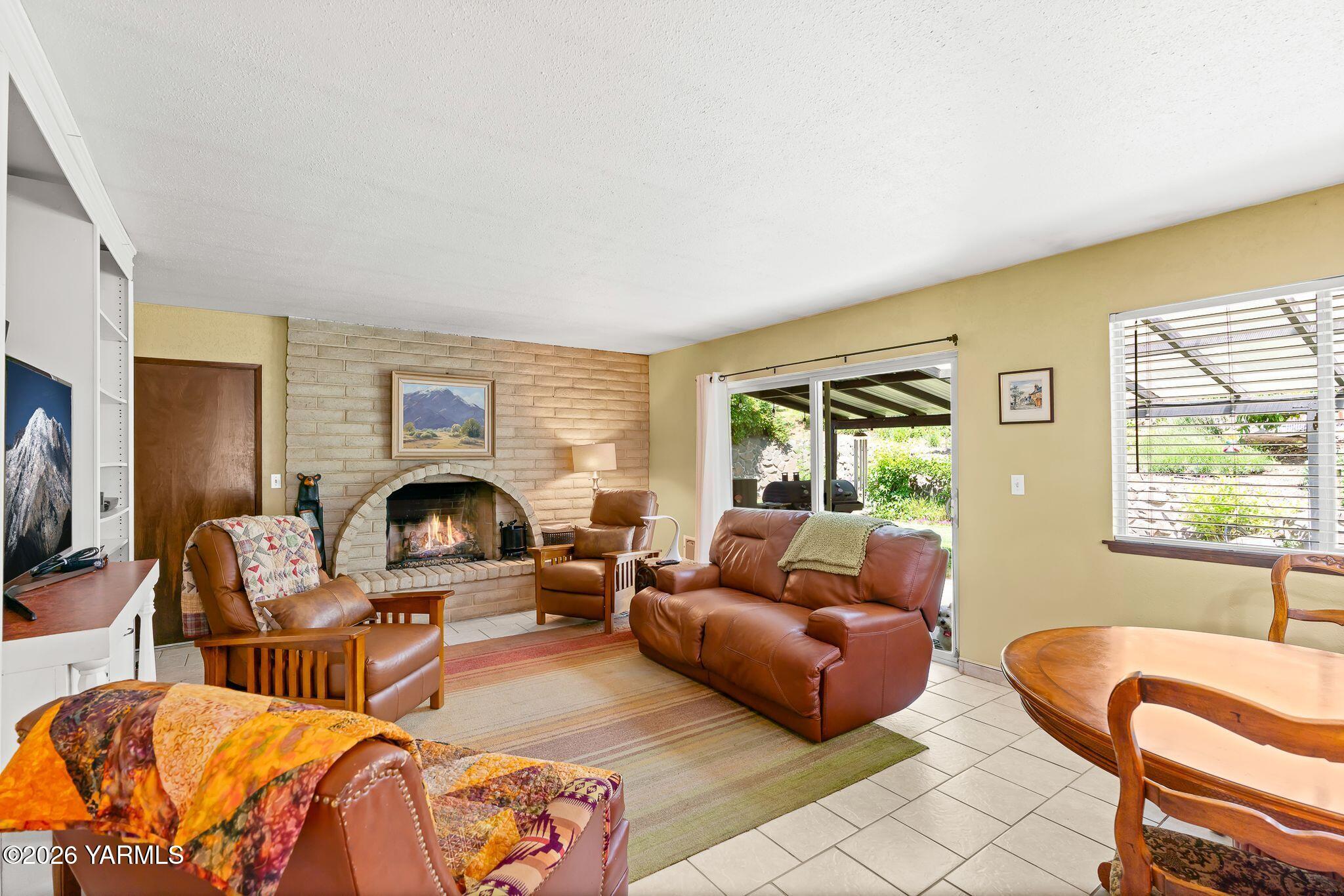 4503 Surrey Ln