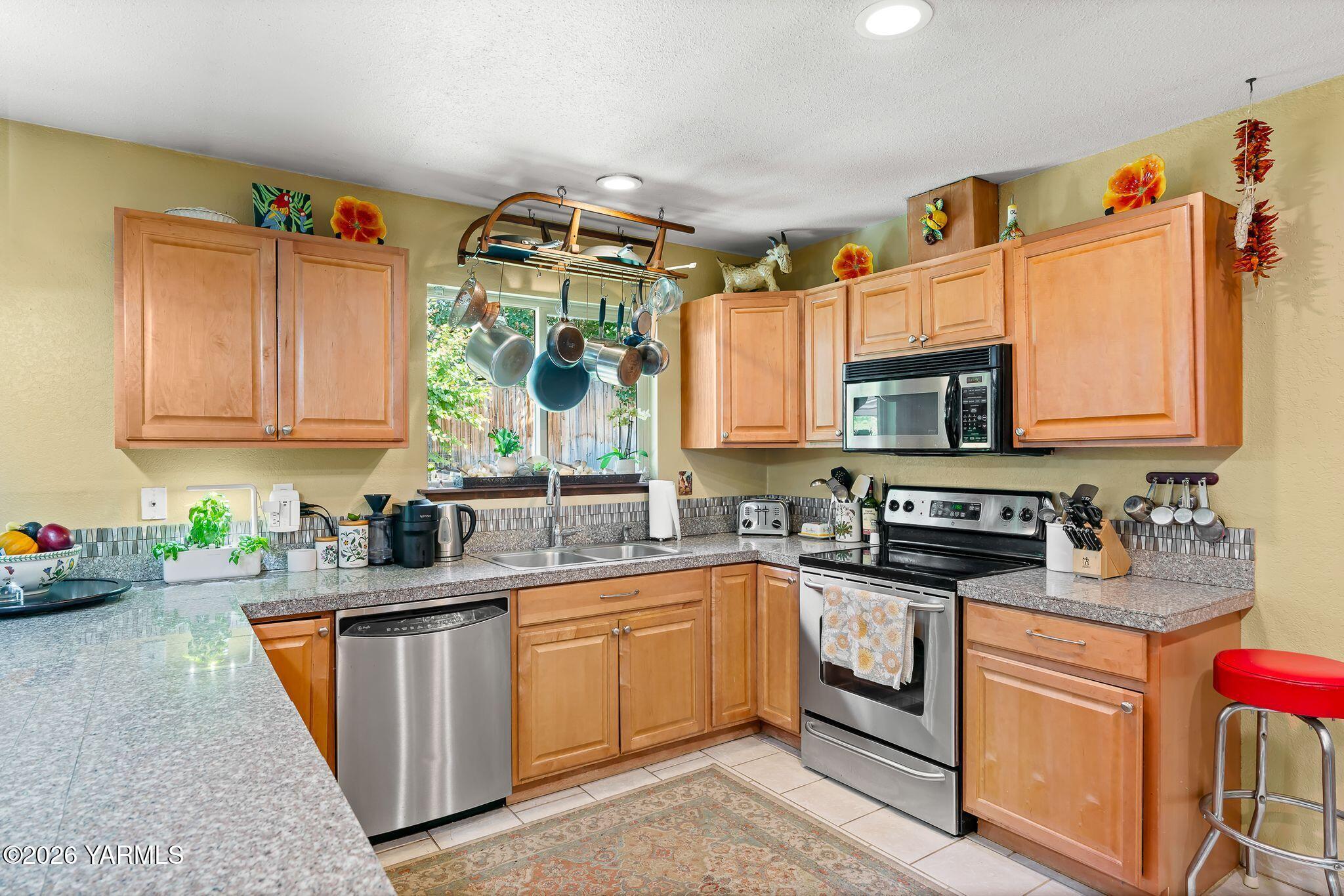 4503 Surrey Ln