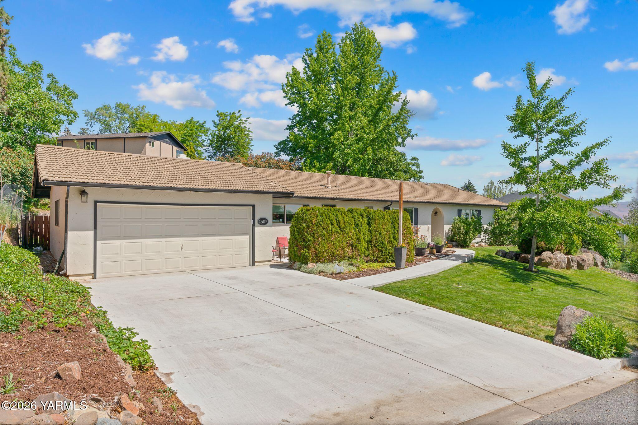 4503 Surrey Ln