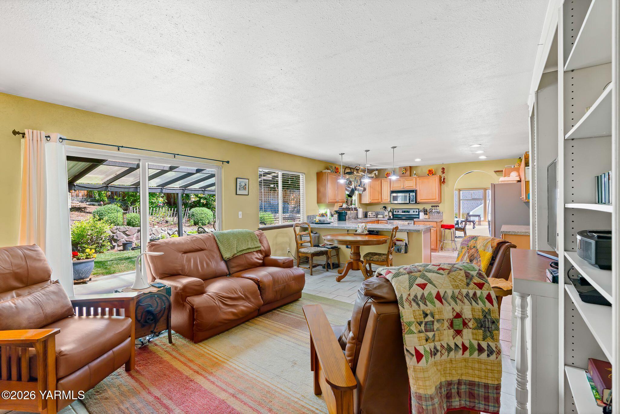 4503 Surrey Ln