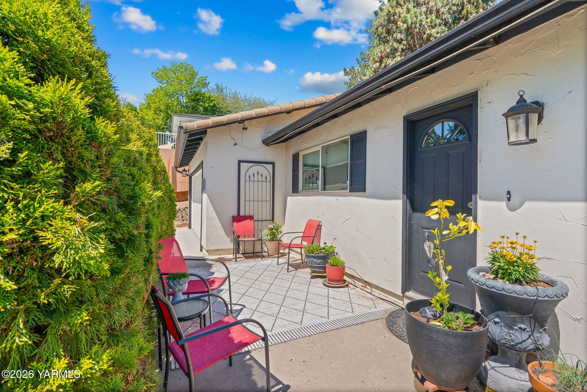 4503 Surrey Ln