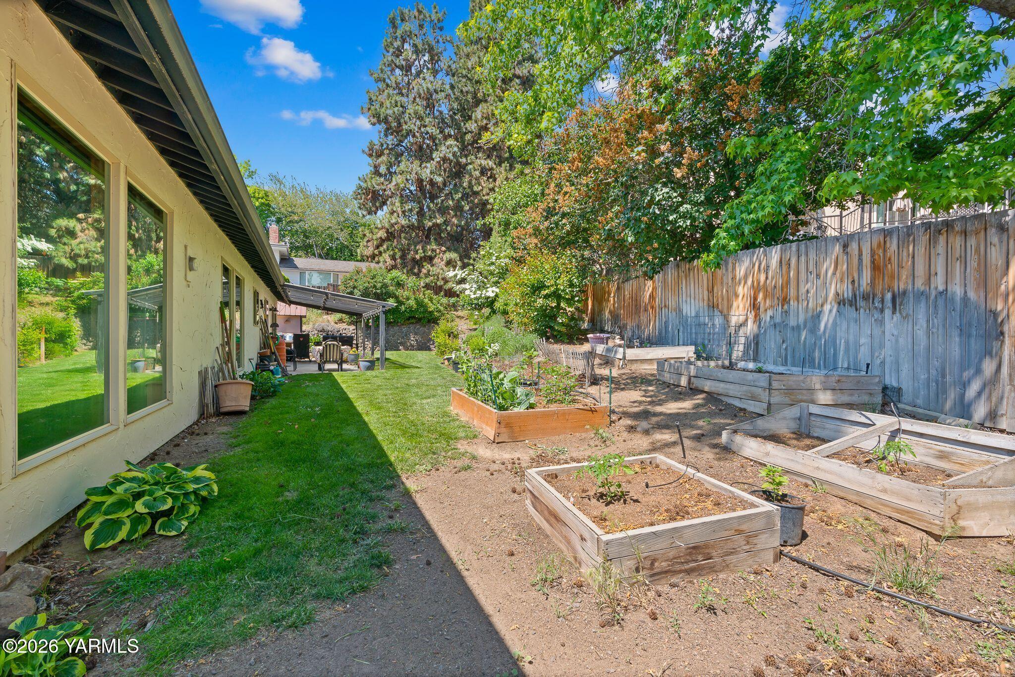4503 Surrey Ln