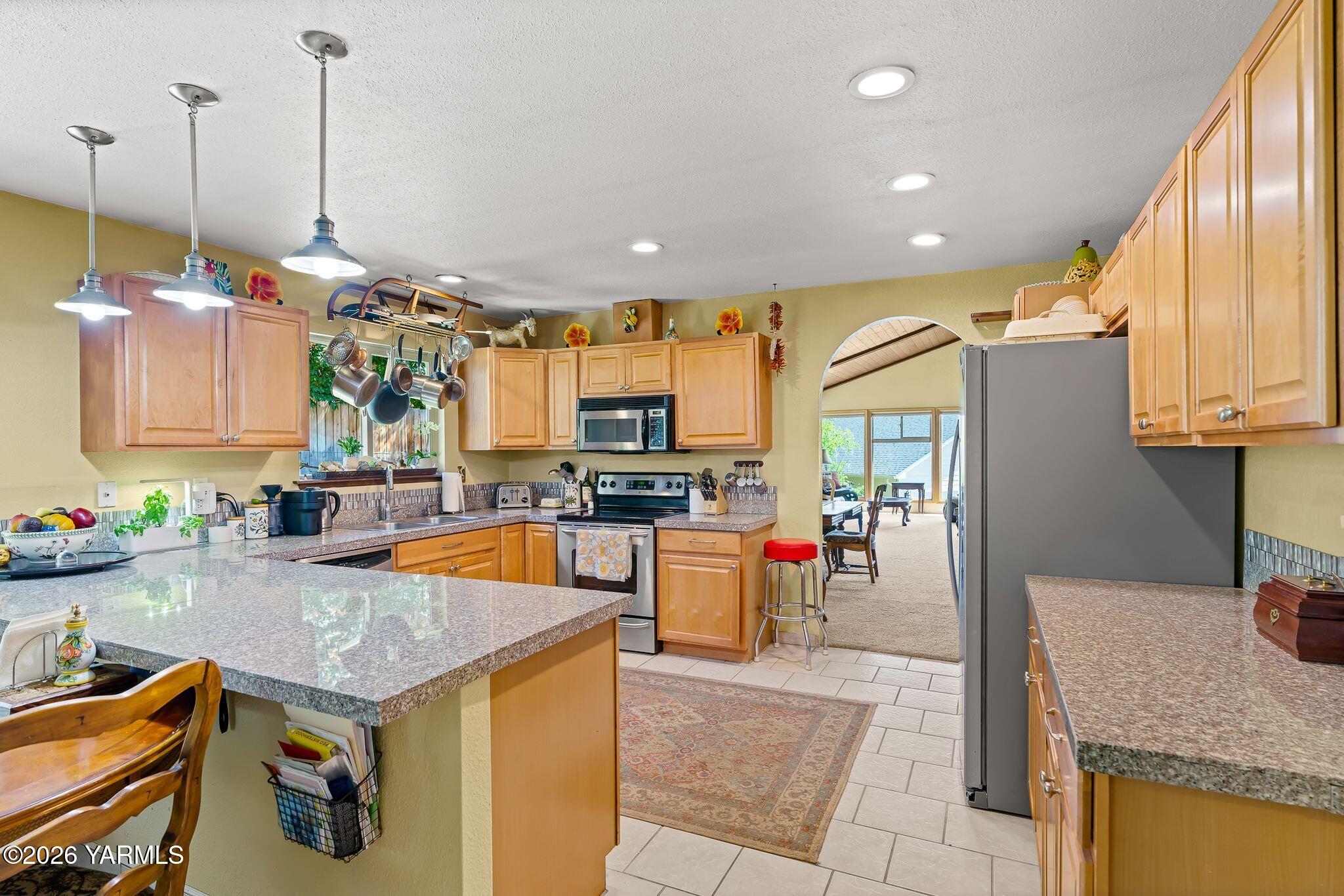 4503 Surrey Ln