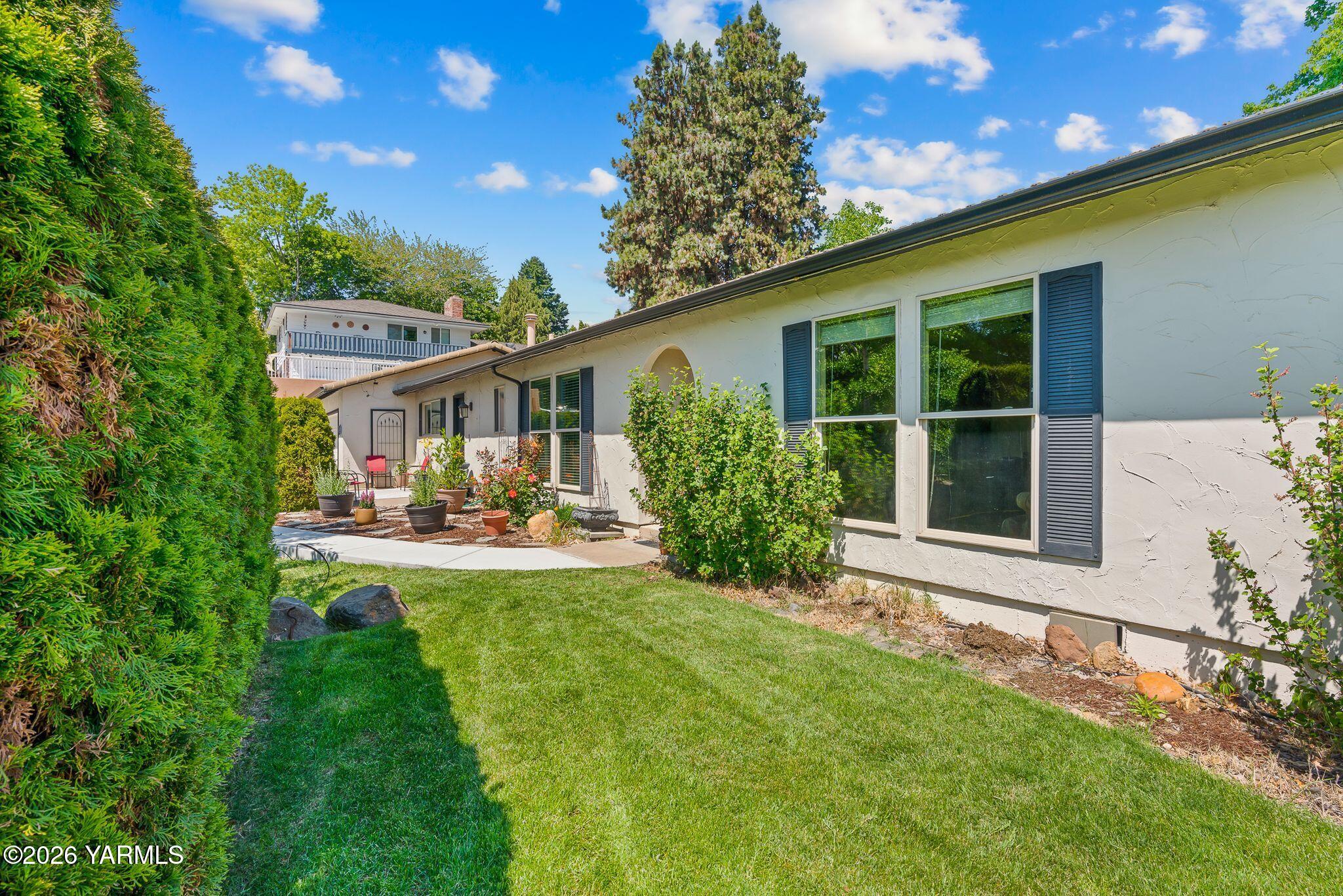 4503 Surrey Ln
