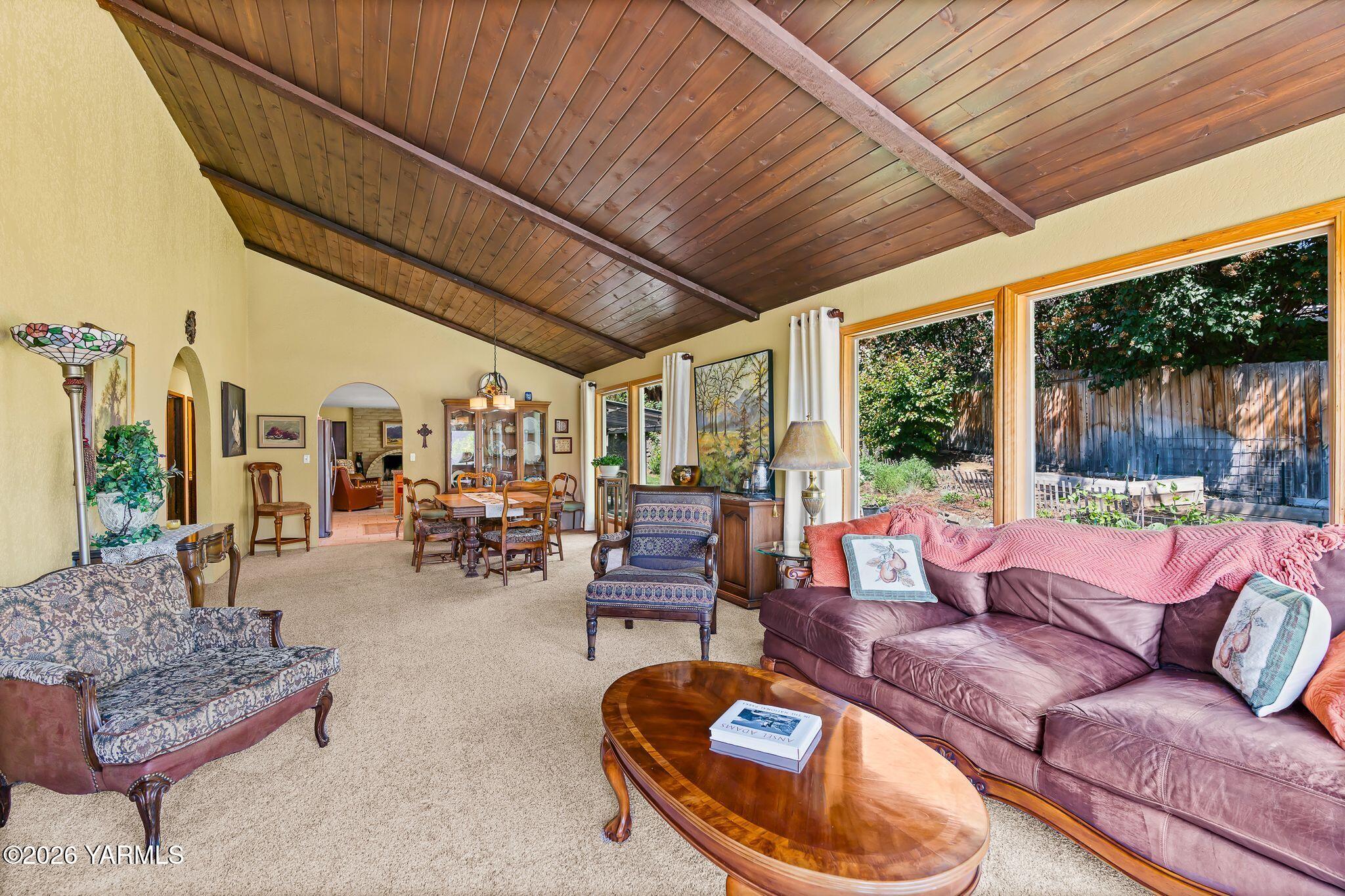 4503 Surrey Ln