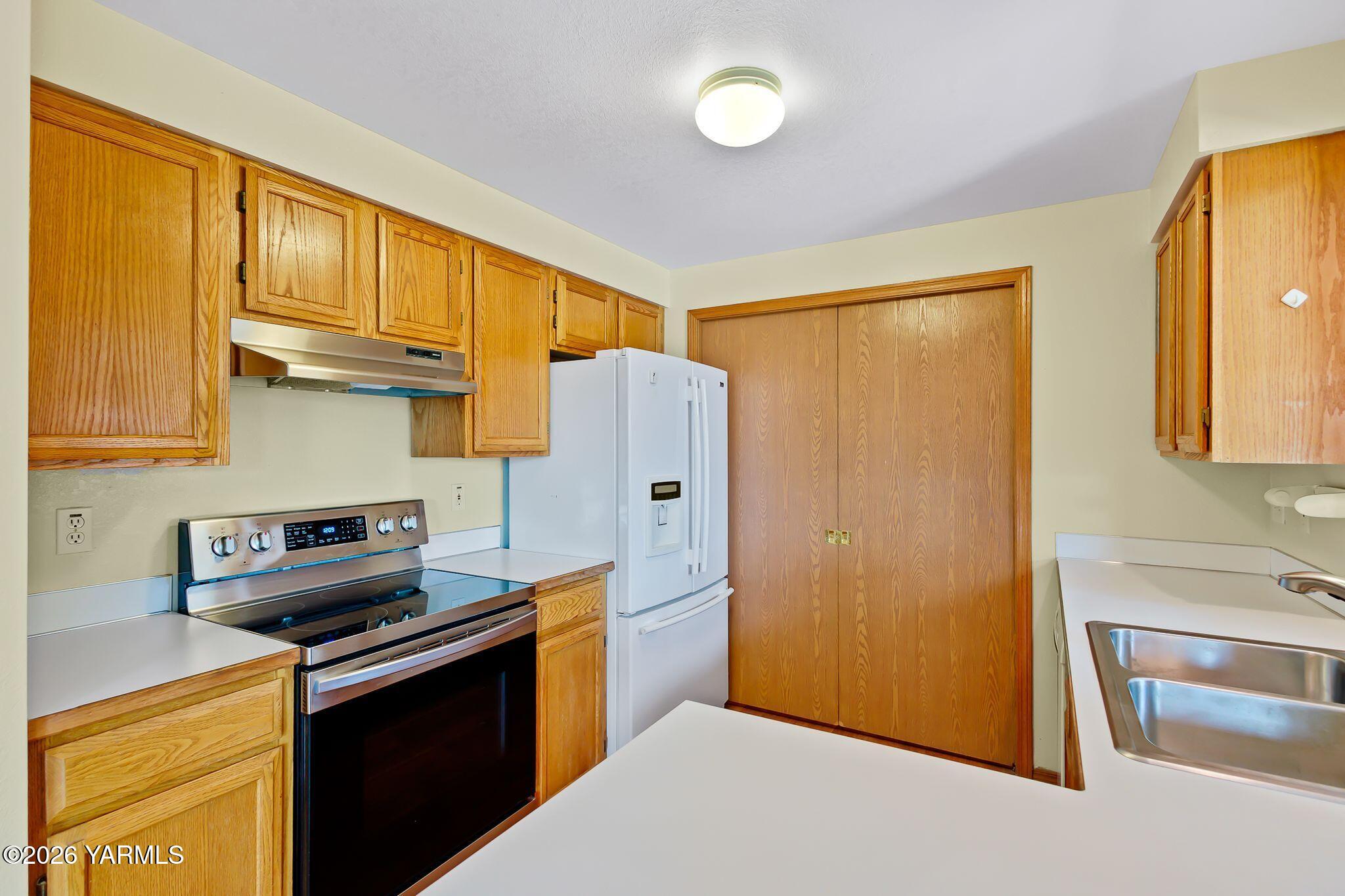 311 N 57th Ave