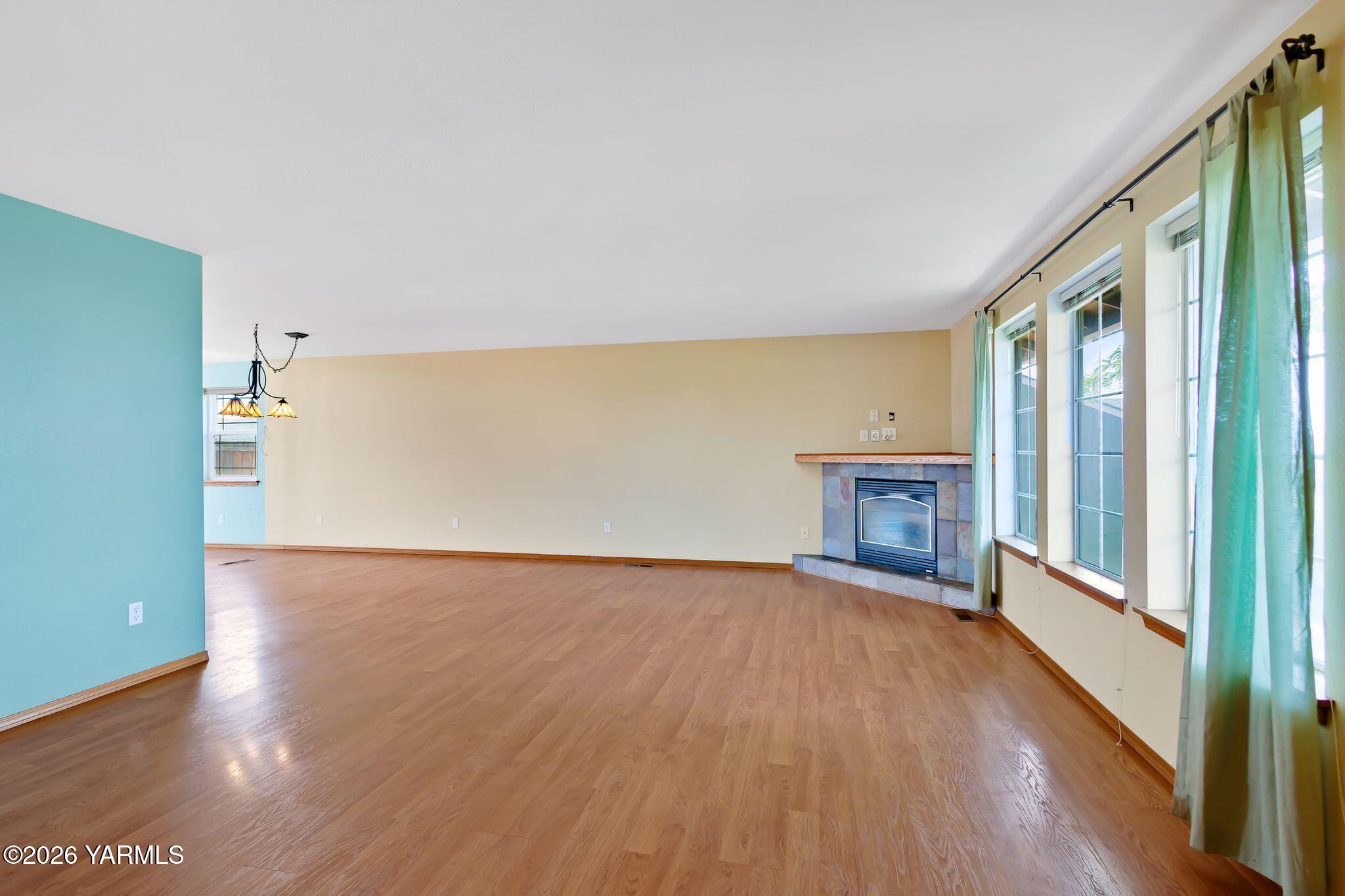 311 N 57th Ave
