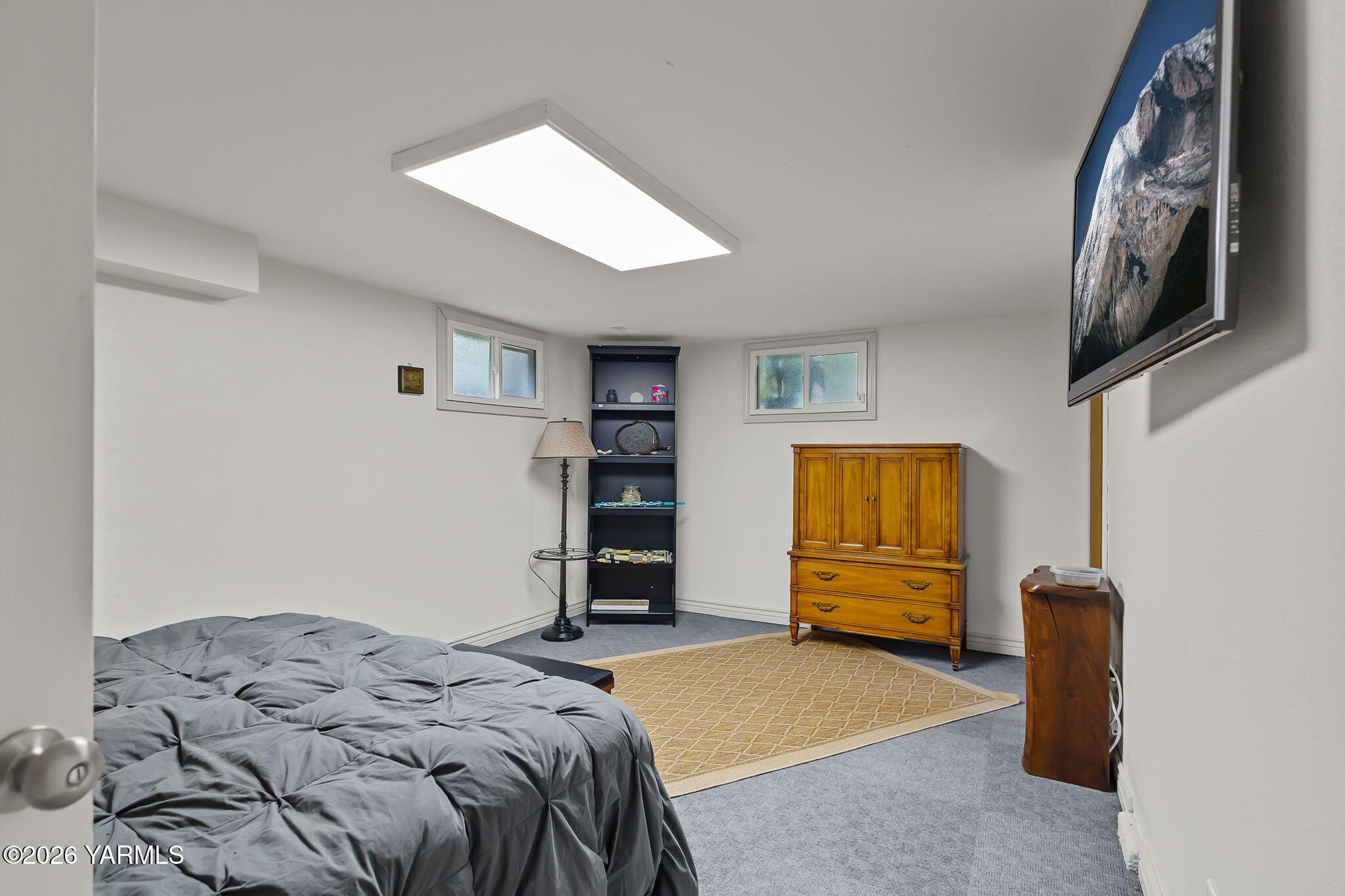 702 Pioneer Ln