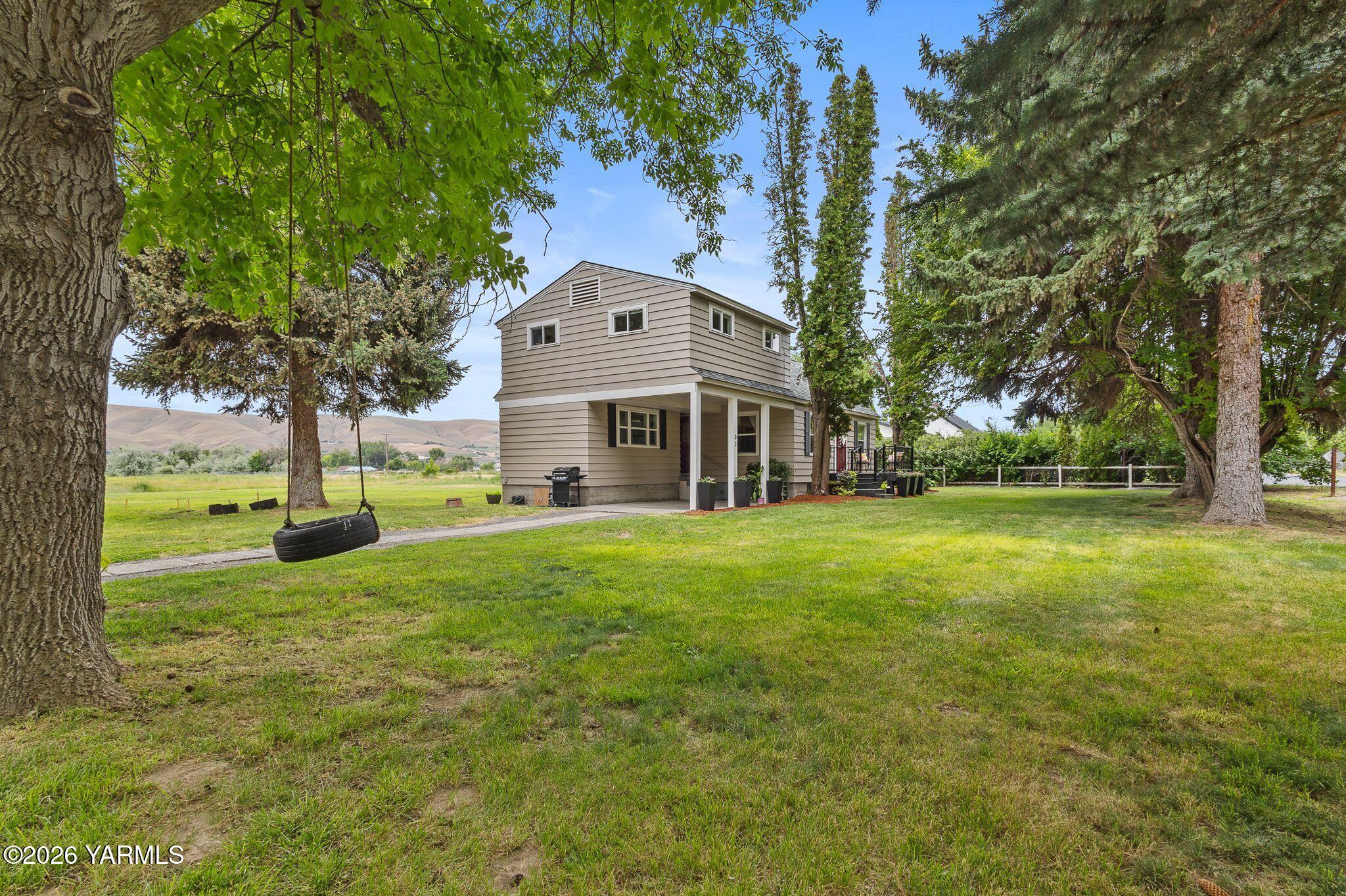 702 Pioneer Ln