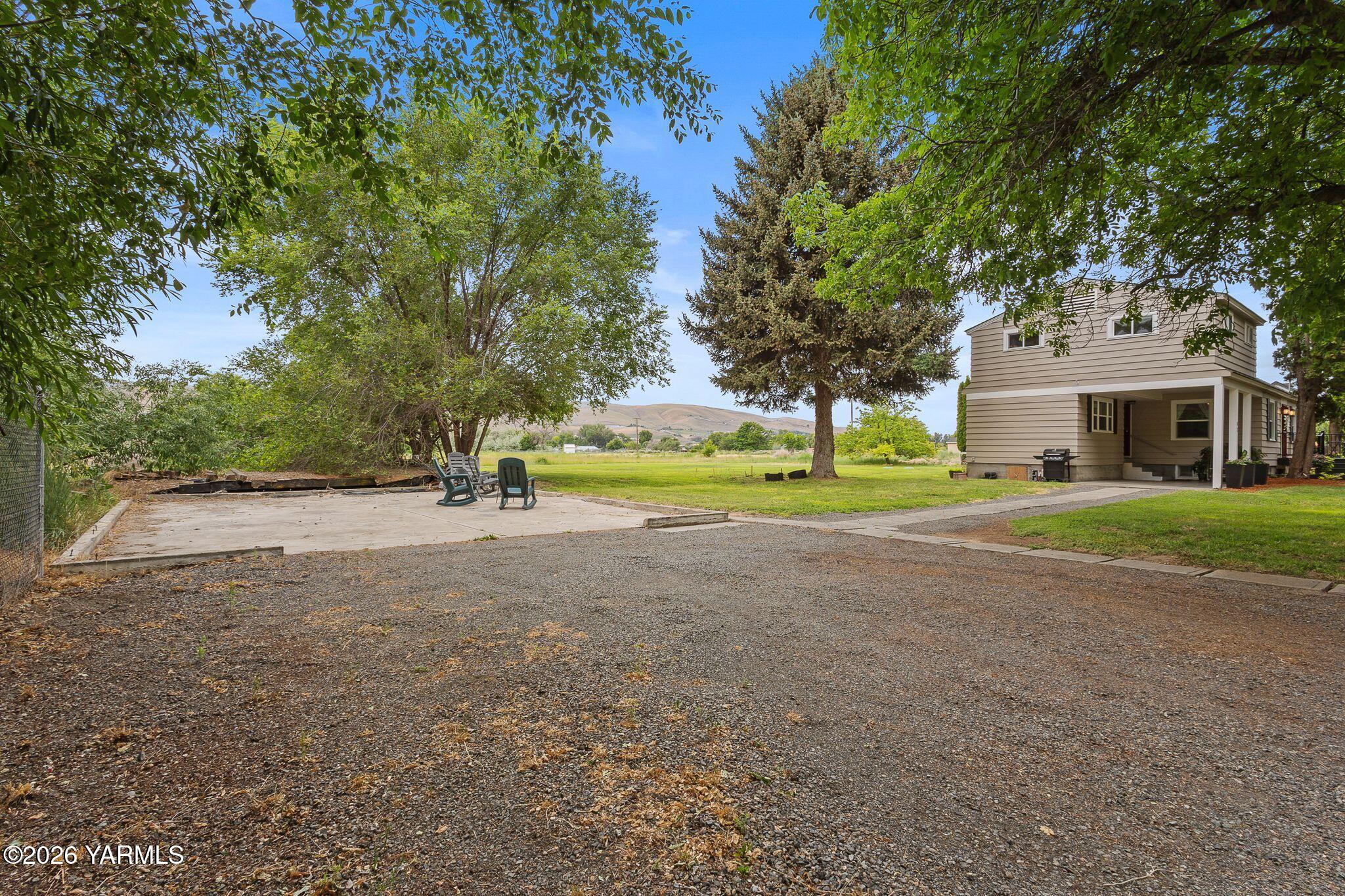 702 Pioneer Ln