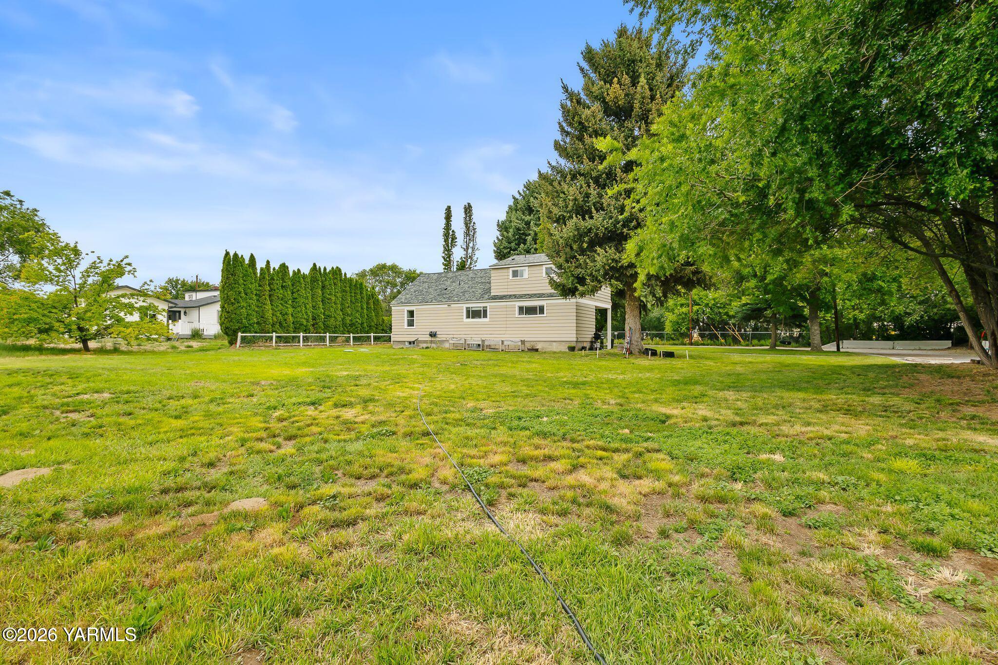 702 Pioneer Ln