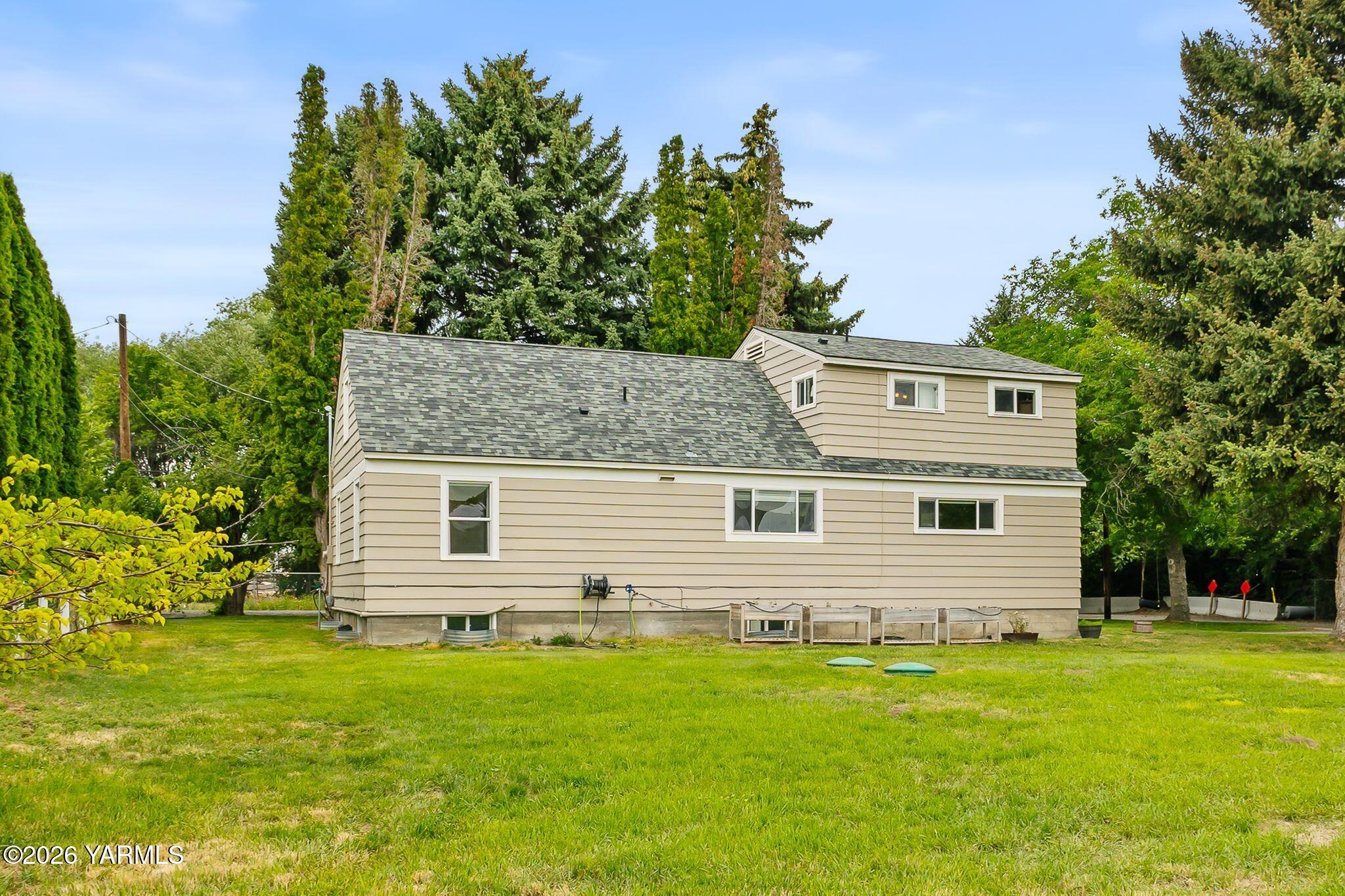 702 Pioneer Ln