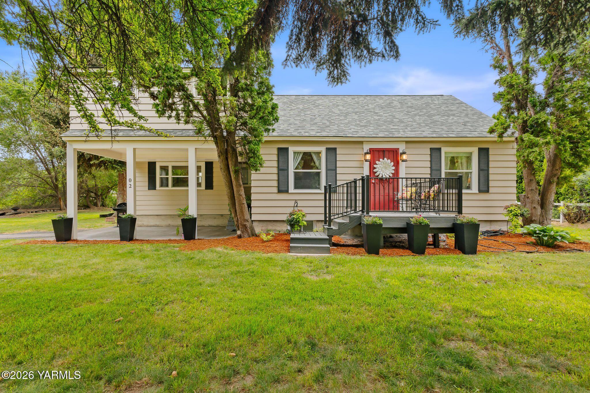 702 Pioneer Ln